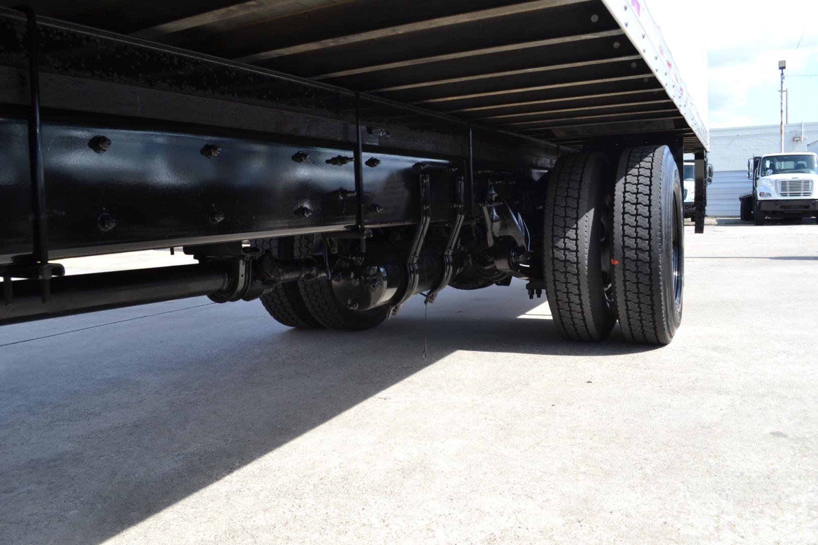 2017 WHITE /BLACK FREIGHTLINER M2-106 with an CUMMINS ISB 6.7L 240HP engine, ALLISON 2500RDS AUTOMATIC transmission, located at 9172 North Fwy, Houston, TX, 77037, (713) 910-6868, 29.887470, -95.411903 - Photo#11