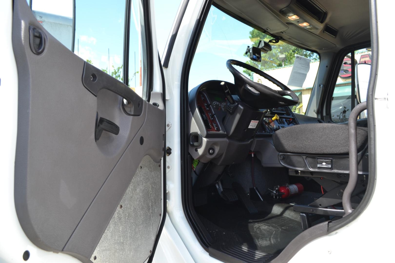 2017 WHITE /BLACK FREIGHTLINER M2-106 with an CUMMINS ISB 6.7L 240HP engine, ALLISON 2500RDS AUTOMATIC transmission, located at 9172 North Fwy, Houston, TX, 77037, (713) 910-6868, 29.887470, -95.411903 - Photo#16