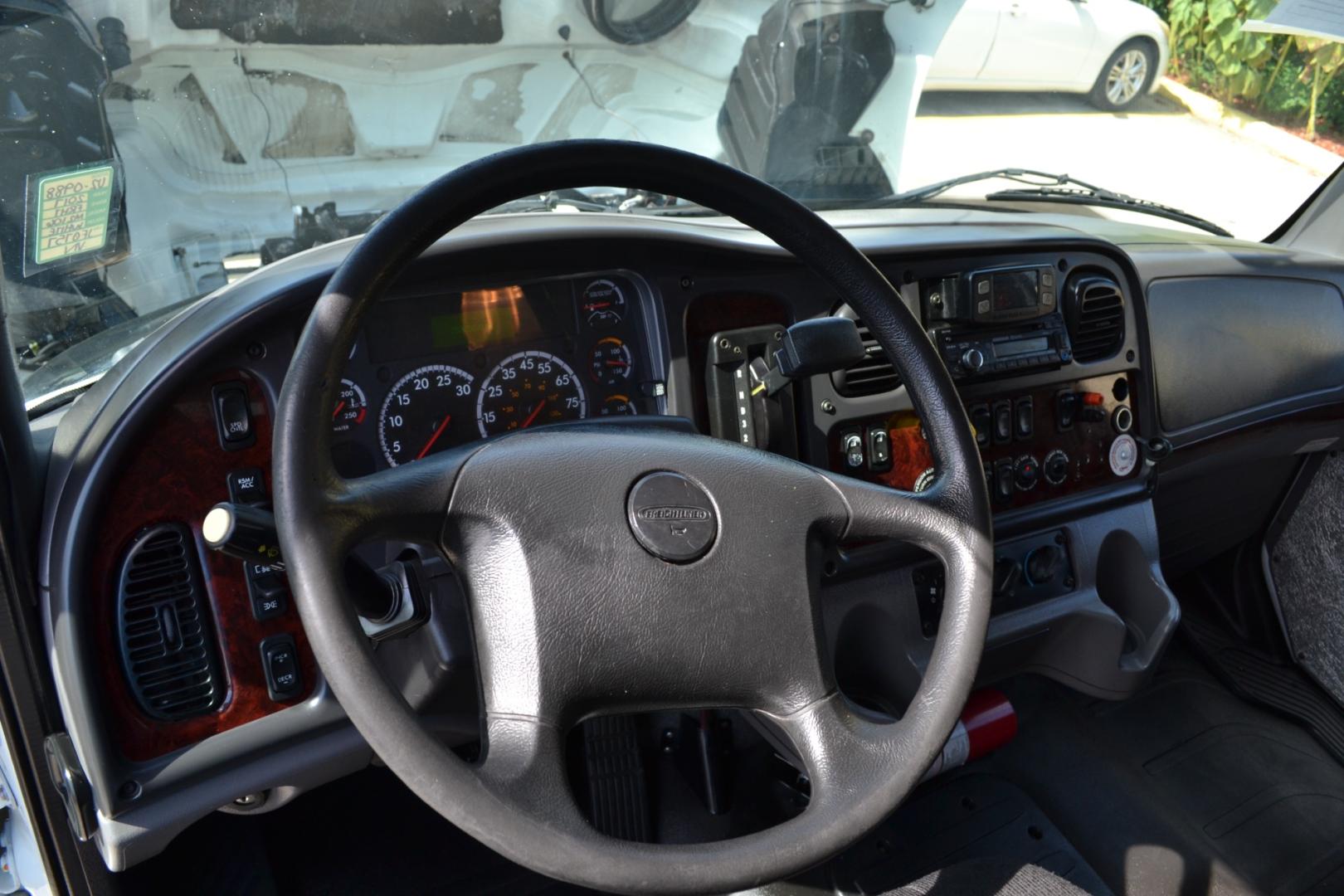 2017 WHITE /BLACK FREIGHTLINER M2-106 with an CUMMINS ISB 6.7L 240HP engine, ALLISON 2500RDS AUTOMATIC transmission, located at 9172 North Fwy, Houston, TX, 77037, (713) 910-6868, 29.887470, -95.411903 - Photo#18