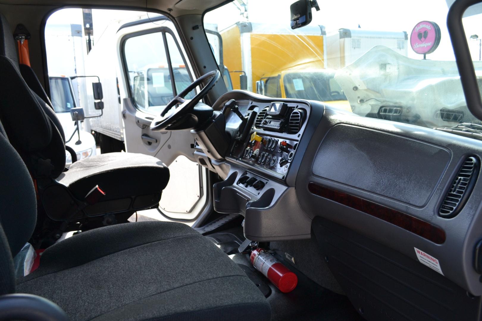 2017 WHITE /BLACK FREIGHTLINER M2-106 with an CUMMINS ISB 6.7L 240HP engine, ALLISON 2500RDS AUTOMATIC transmission, located at 9172 North Fwy, Houston, TX, 77037, (713) 910-6868, 29.887470, -95.411903 - Photo#21