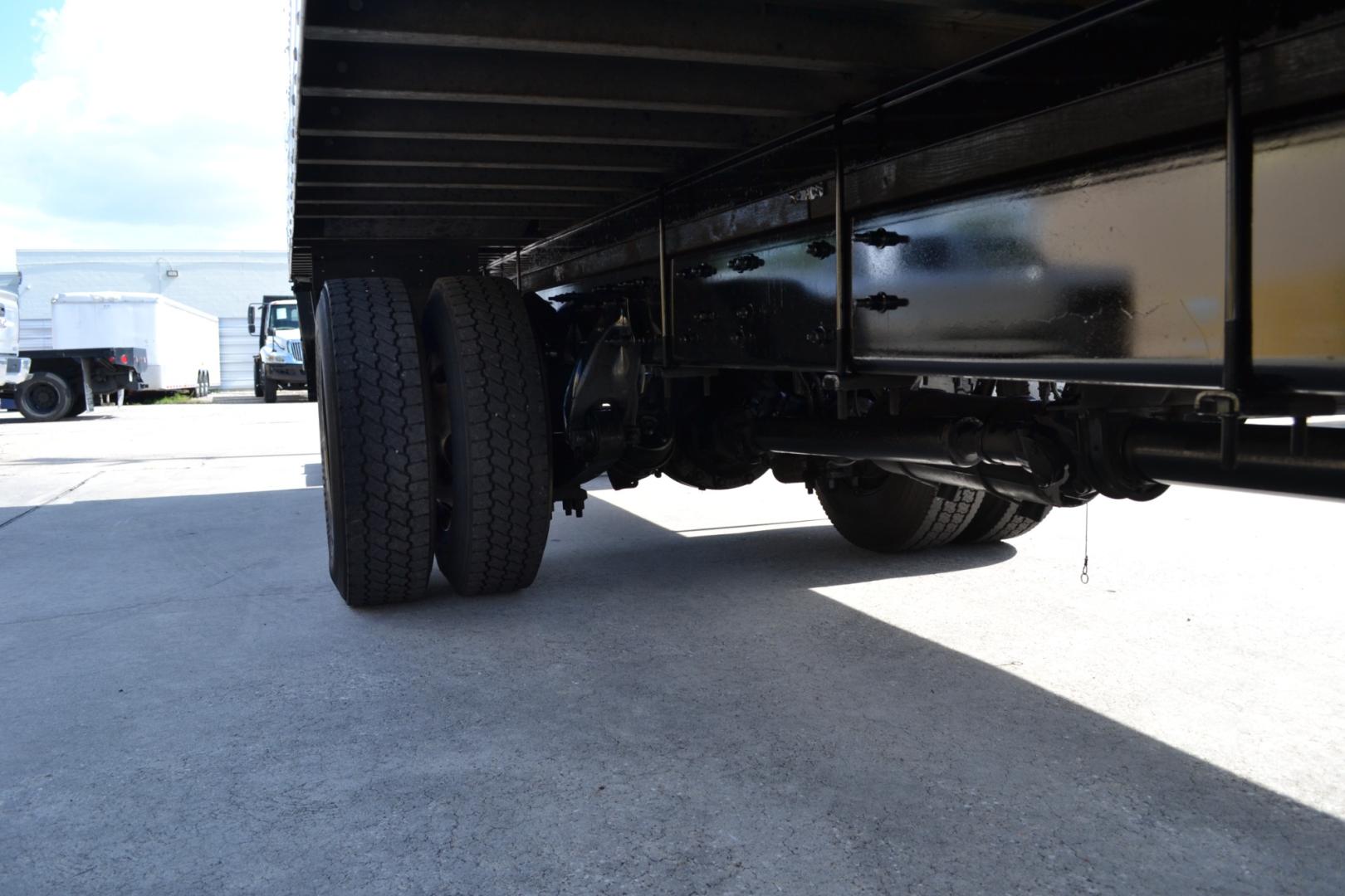 2017 WHITE /BLACK FREIGHTLINER M2-106 with an CUMMINS ISB 6.7L 240HP engine, ALLISON 2500RDS AUTOMATIC transmission, located at 9172 North Fwy, Houston, TX, 77037, (713) 910-6868, 29.887470, -95.411903 - Photo#8