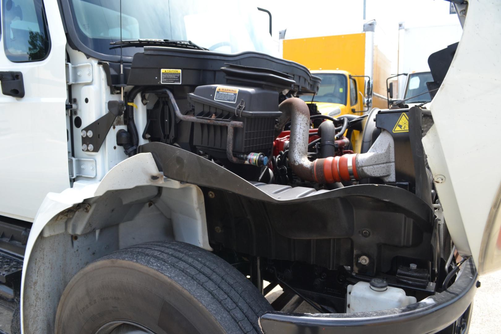 2018 WHITE /GRAY INTERNATIONAL 4300 with an CUMMINS ISB 6.7L 220HP engine, ALLISON 2100HS AUTOMATIC transmission, located at 9172 North Fwy, Houston, TX, 77037, (713) 910-6868, 29.887470, -95.411903 - Photo#14