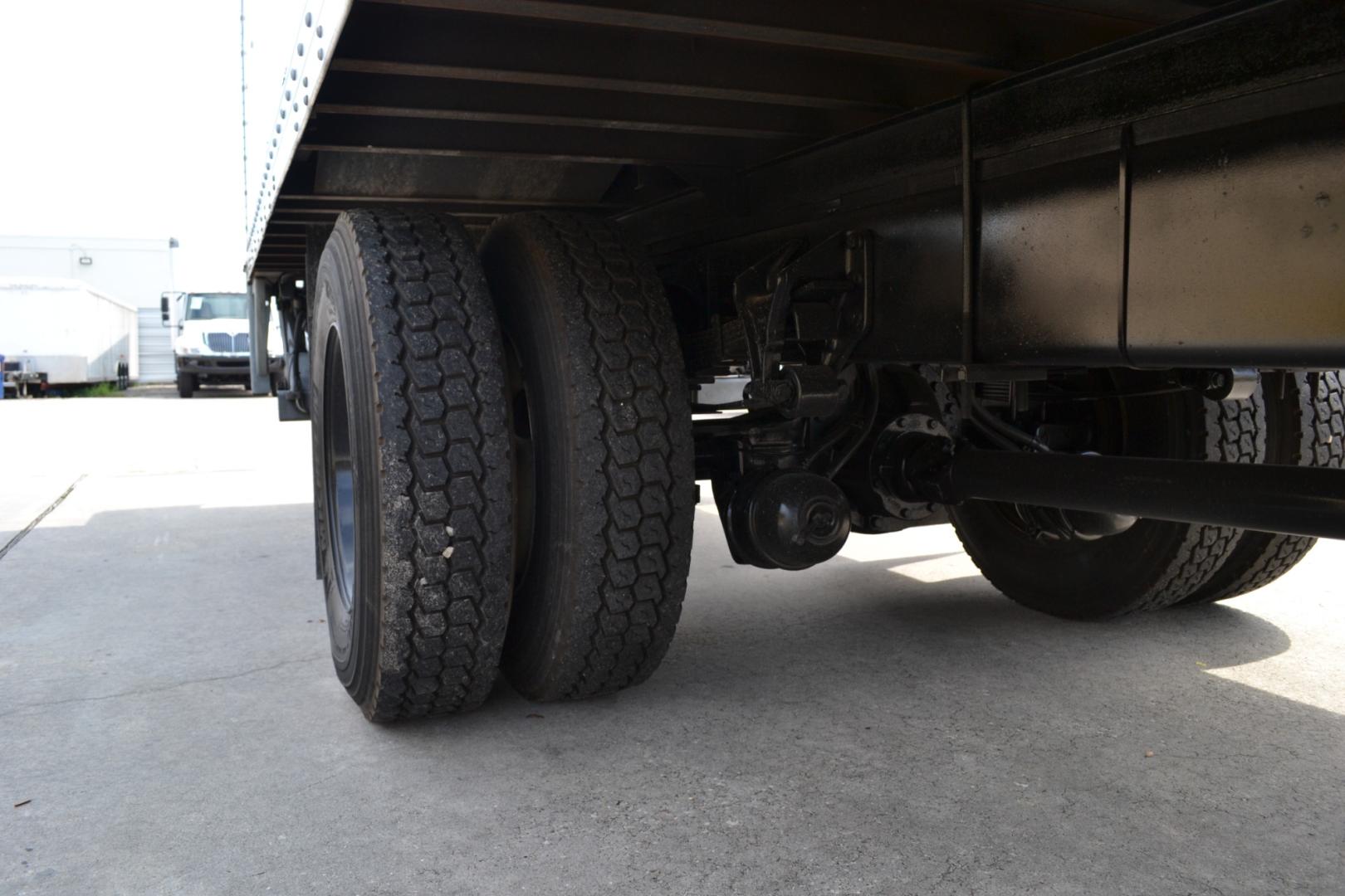 2018 WHITE /GRAY INTERNATIONAL 4300 with an CUMMINS ISB 6.7L 220HP engine, ALLISON 2100HS AUTOMATIC transmission, located at 9172 North Fwy, Houston, TX, 77037, (713) 910-6868, 29.887470, -95.411903 - Photo#7