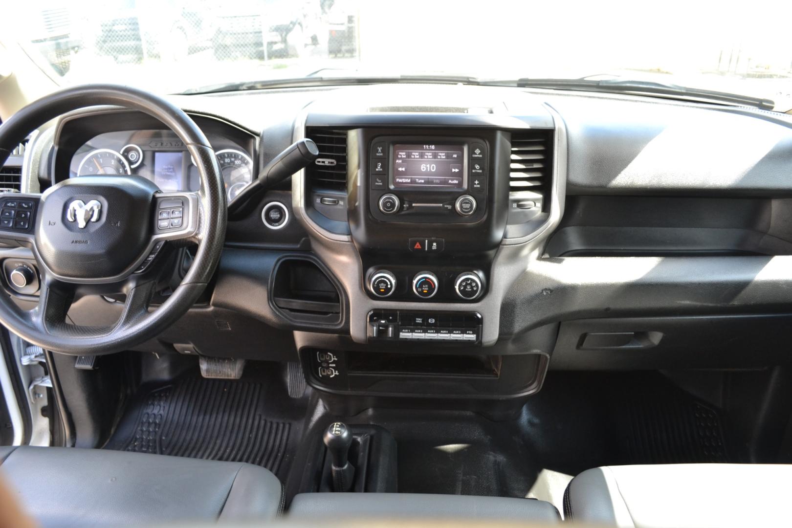 2020 WHITE /BLACK RAM 5500 TRADESMAN with an CUMMINS 6.7L TURBO DIESEL engine, AISIN A465 6SPD AUTOMATIC transmission, located at 9172 North Fwy, Houston, TX, 77037, (713) 910-6868, 29.887470, -95.411903 - Photo#10