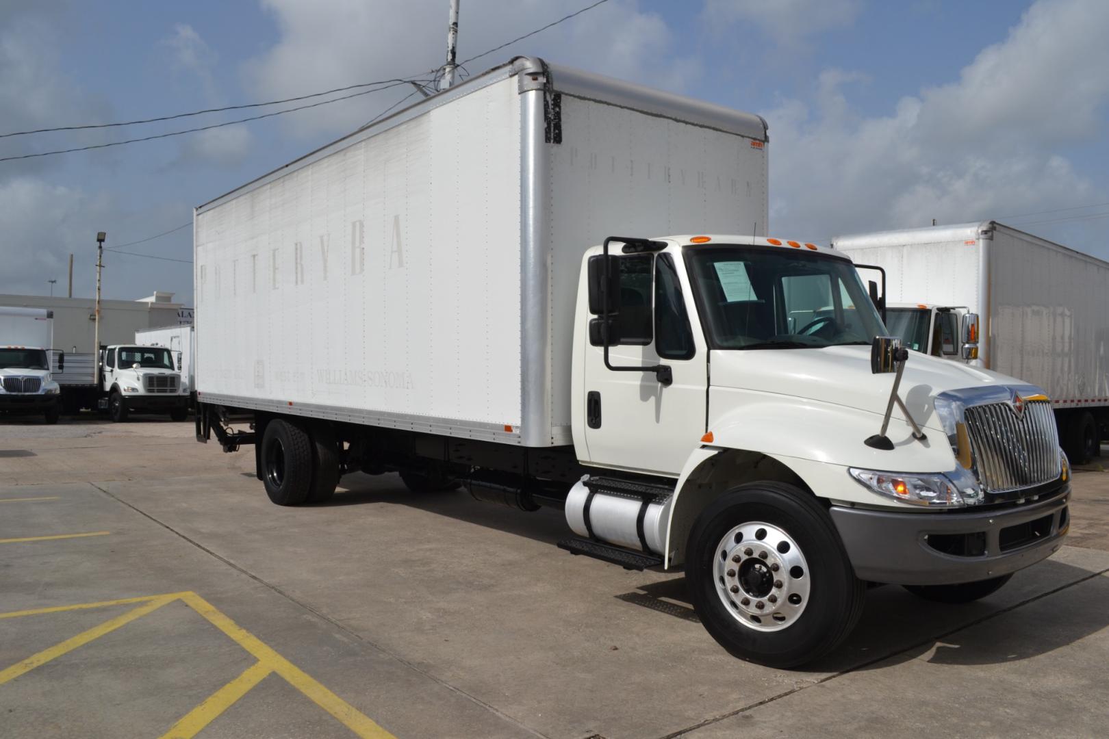 2017 WHITE /GRAY INTERNATIONAL 4300 with an CUMMINS ISB 6.7L 220HP engine, ALLISON 2100HS AUTOMATIC transmission, located at 9172 North Fwy, Houston, TX, 77037, (713) 910-6868, 29.887470, -95.411903 - Photo#2