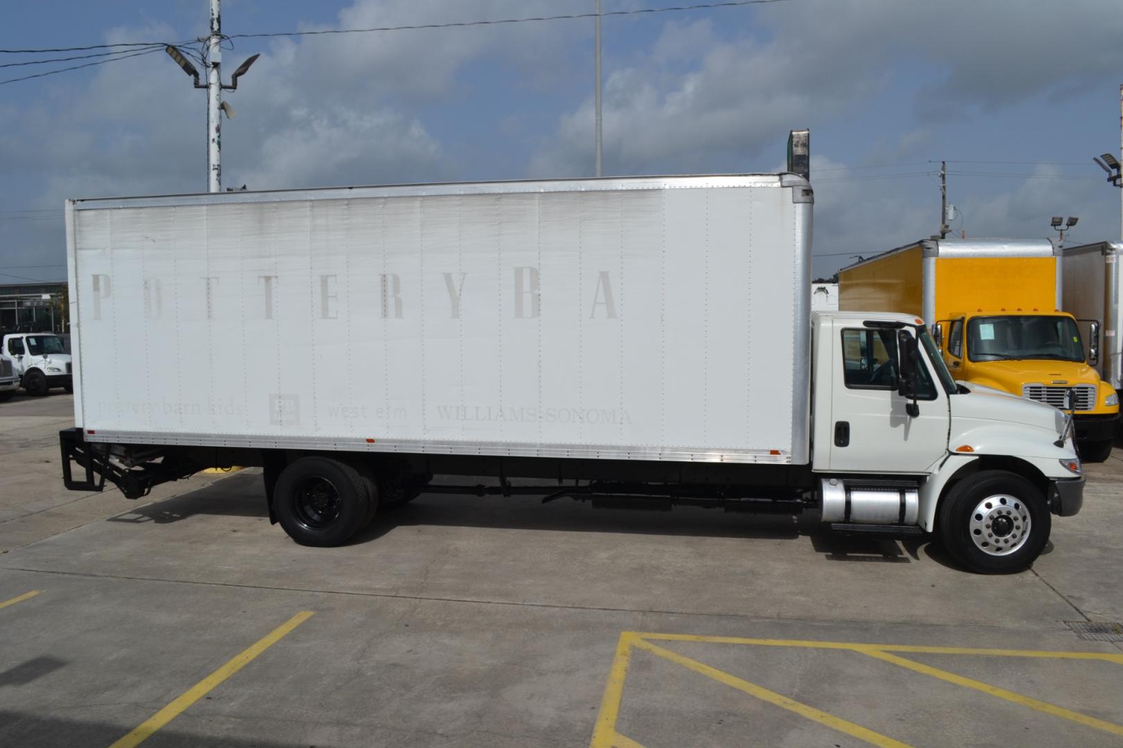 2017 WHITE /GRAY INTERNATIONAL 4300 with an CUMMINS ISB 6.7L 220HP engine, ALLISON 2100HS AUTOMATIC transmission, located at 9172 North Fwy, Houston, TX, 77037, (713) 910-6868, 29.887470, -95.411903 - Photo#3