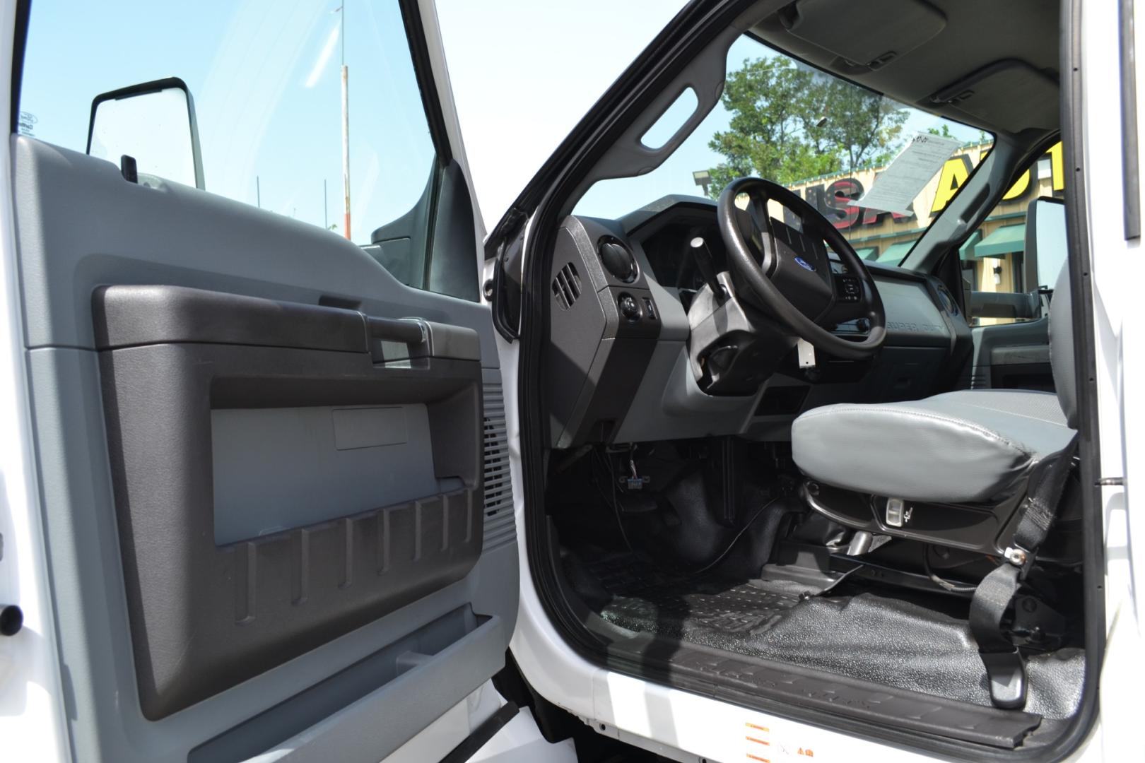 2016 WHITE /GRAY Ford F-650 with an TRITON 6.8L V10 320HP engine, TORQSHIFT 6SPD AUTOMATIC transmission, located at 9172 North Fwy, Houston, TX, 77037, (713) 910-6868, 29.887470, -95.411903 - Photo#14