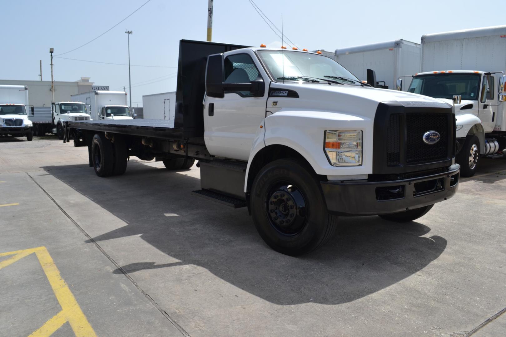 2016 WHITE /GRAY Ford F-650 with an TRITON 6.8L V10 320HP engine, TORQSHIFT 6SPD AUTOMATIC transmission, located at 9172 North Fwy, Houston, TX, 77037, (713) 910-6868, 29.887470, -95.411903 - Photo#2