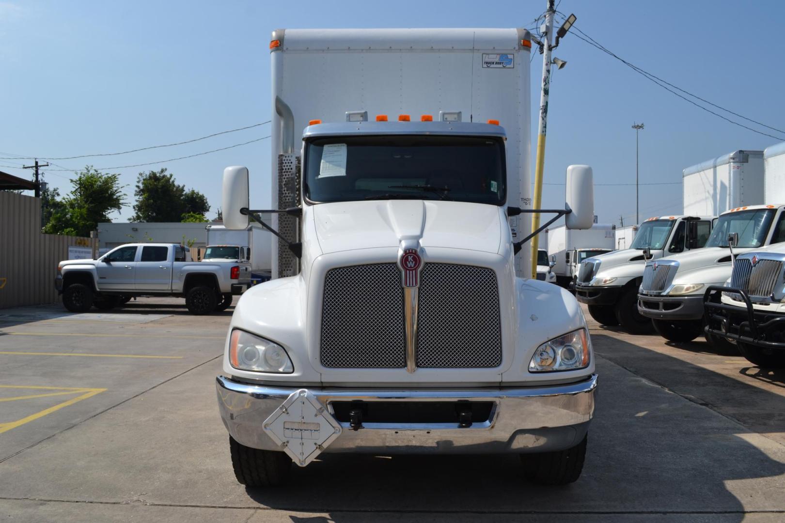 2014 WHITE /BLACK KENWORTH T370 with an PACCAR PX9 8.9L 350HP engine, ALLISON 3500RDS transmission, located at 9172 North Fwy, Houston, TX, 77037, (713) 910-6868, 29.887470, -95.411903 - 56,000 LB GVWR , 16,000 LB FRONT, 40,000 LB REAR, US BODY 26FT BOX, 103 X 102, MAXON 5,000 LB CAPACITY ALUMINUM LIFT GATE , AIR RIDE , DOUBLE DIFF LOCK, AIR RIDE, ENGINE BRAKE, AXLE RATIO: 5.29, POWER WINDOWS & LOCKS, 3 X LIQUID CONTROL M-7-1 10-100 GPM DIGITAL PUMPS, 3 X 75 FT ELECTRIC RETRACTABLE - Photo#1