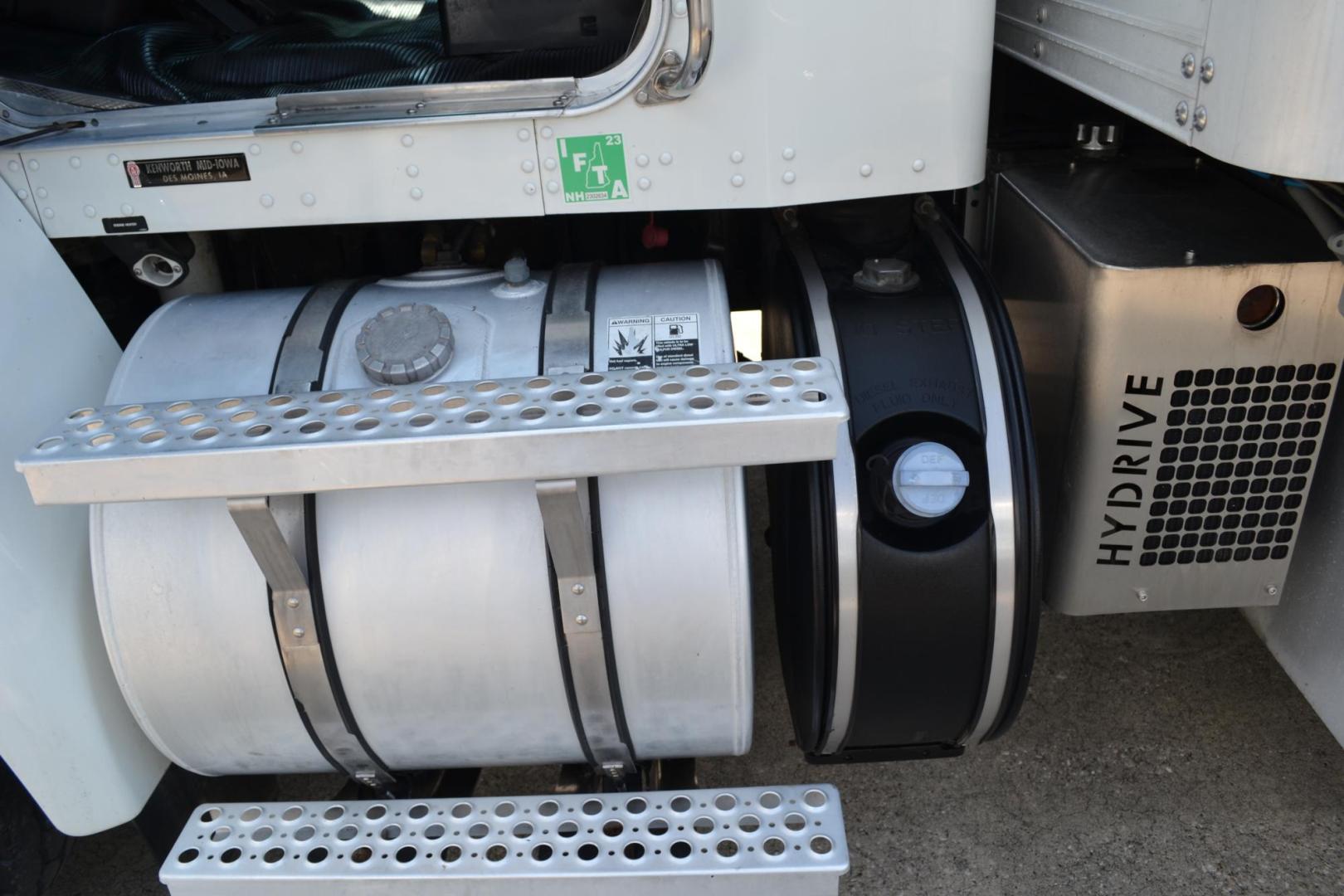 2014 WHITE /BLACK KENWORTH T370 with an PACCAR PX9 8.9L 350HP engine, ALLISON 3500RDS transmission, located at 9172 North Fwy, Houston, TX, 77037, (713) 910-6868, 29.887470, -95.411903 - 56,000 LB GVWR , 16,000 LB FRONT, 40,000 LB REAR, US BODY 26FT BOX, 103 X 102, MAXON 5,000 LB CAPACITY ALUMINUM LIFT GATE , AIR RIDE , DOUBLE DIFF LOCK, AIR RIDE, ENGINE BRAKE, AXLE RATIO: 5.29, POWER WINDOWS & LOCKS, 3 X LIQUID CONTROL M-7-1 10-100 GPM DIGITAL PUMPS, 3 X 75 FT ELECTRIC RETRACTABLE - Photo#16