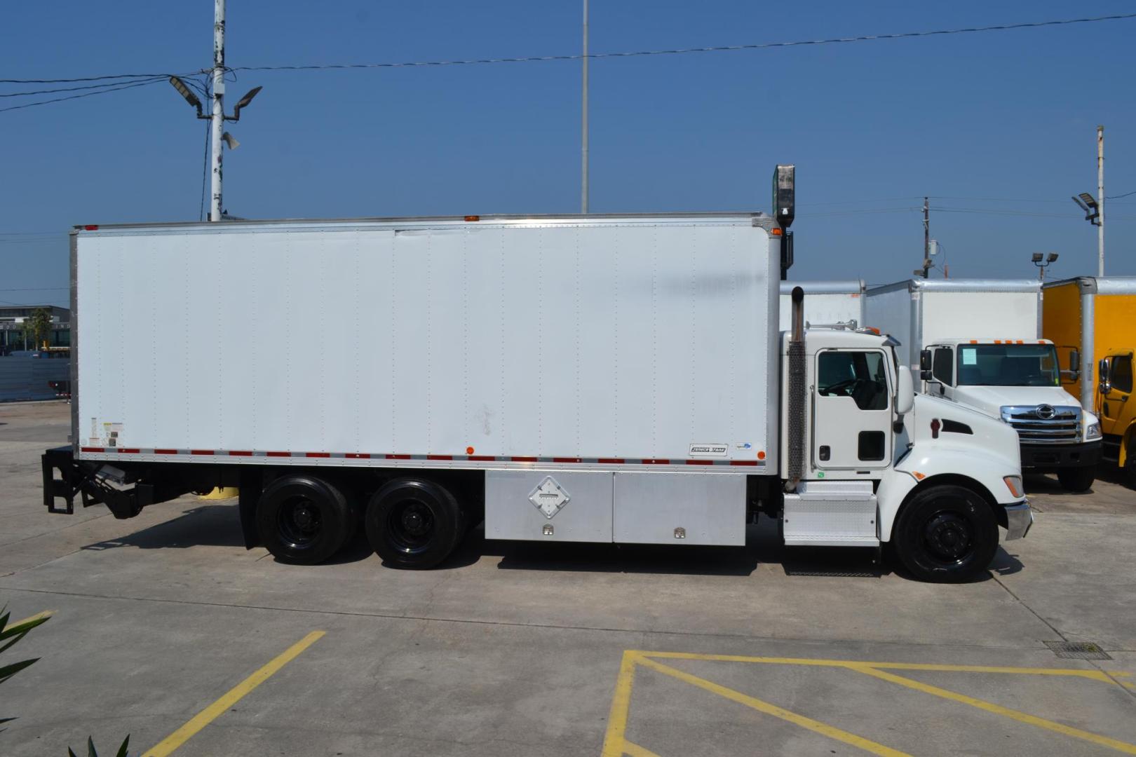 2014 WHITE /BLACK KENWORTH T370 with an PACCAR PX9 8.9L 350HP engine, ALLISON 3500RDS transmission, located at 9172 North Fwy, Houston, TX, 77037, (713) 910-6868, 29.887470, -95.411903 - 56,000 LB GVWR , 16,000 LB FRONT, 40,000 LB REAR, US BODY 26FT BOX, 103 X 102, MAXON 5,000 LB CAPACITY ALUMINUM LIFT GATE , AIR RIDE , DOUBLE DIFF LOCK, AIR RIDE, ENGINE BRAKE, AXLE RATIO: 5.29, POWER WINDOWS & LOCKS, 3 X LIQUID CONTROL M-7-1 10-100 GPM DIGITAL PUMPS, 3 X 75 FT ELECTRIC RETRACTABLE - Photo#3