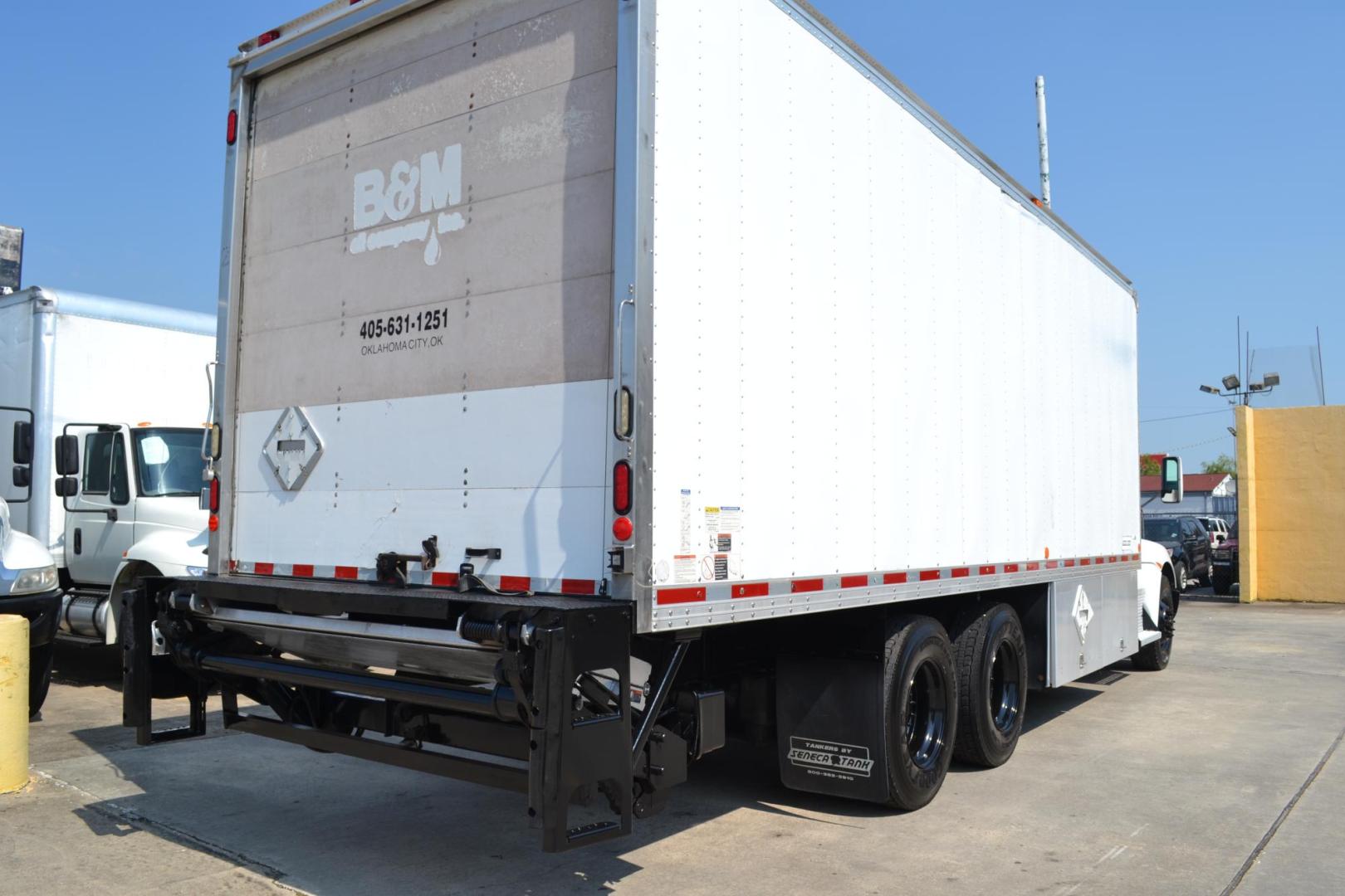 2014 WHITE /BLACK KENWORTH T370 with an PACCAR PX9 8.9L 350HP engine, ALLISON 3500RDS transmission, located at 9172 North Fwy, Houston, TX, 77037, (713) 910-6868, 29.887470, -95.411903 - 56,000 LB GVWR , 16,000 LB FRONT, 40,000 LB REAR, US BODY 26FT BOX, 103 X 102, MAXON 5,000 LB CAPACITY ALUMINUM LIFT GATE , AIR RIDE , DOUBLE DIFF LOCK, AIR RIDE, ENGINE BRAKE, AXLE RATIO: 5.29, POWER WINDOWS & LOCKS, 3 X LIQUID CONTROL M-7-1 10-100 GPM DIGITAL PUMPS, 3 X 75 FT ELECTRIC RETRACTABLE - Photo#4