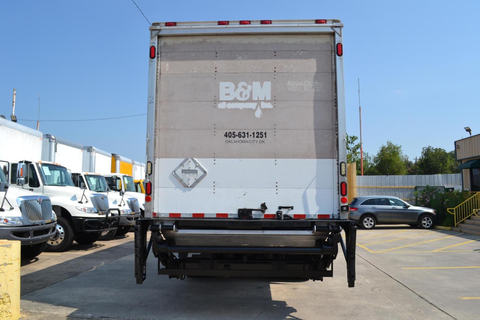 2014 WHITE /BLACK KENWORTH T370 with an PACCAR PX9 8.9L 350HP engine, ALLISON 3500RDS transmission, located at 9172 North Fwy, Houston, TX, 77037, (713) 910-6868, 29.887470, -95.411903 - 56,000 LB GVWR , 16,000 LB FRONT, 40,000 LB REAR, US BODY 26FT BOX, 103 X 102, MAXON 5,000 LB CAPACITY ALUMINUM LIFT GATE , AIR RIDE , DOUBLE DIFF LOCK, AIR RIDE, ENGINE BRAKE, AXLE RATIO: 5.29, POWER WINDOWS & LOCKS, 3 X LIQUID CONTROL M-7-1 10-100 GPM DIGITAL PUMPS, 3 X 75 FT ELECTRIC RETRACTABLE - Photo#5