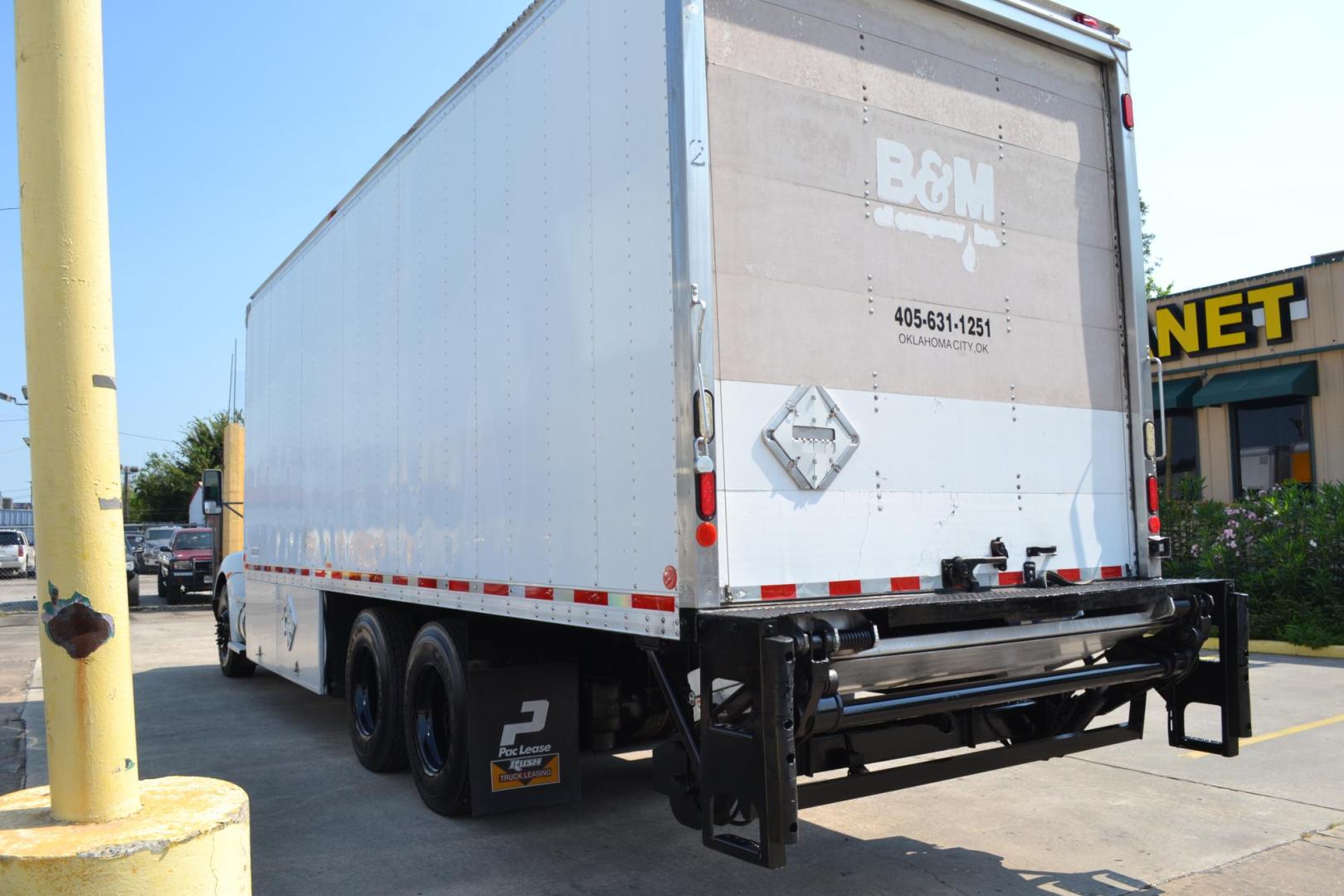 2014 WHITE /BLACK KENWORTH T370 with an PACCAR PX9 8.9L 350HP engine, ALLISON 3500RDS transmission, located at 9172 North Fwy, Houston, TX, 77037, (713) 910-6868, 29.887470, -95.411903 - 56,000 LB GVWR , 16,000 LB FRONT, 40,000 LB REAR, US BODY 26FT BOX, 103 X 102, MAXON 5,000 LB CAPACITY ALUMINUM LIFT GATE , AIR RIDE , DOUBLE DIFF LOCK, AIR RIDE, ENGINE BRAKE, AXLE RATIO: 5.29, POWER WINDOWS & LOCKS, 3 X LIQUID CONTROL M-7-1 10-100 GPM DIGITAL PUMPS, 3 X 75 FT ELECTRIC RETRACTABLE - Photo#6