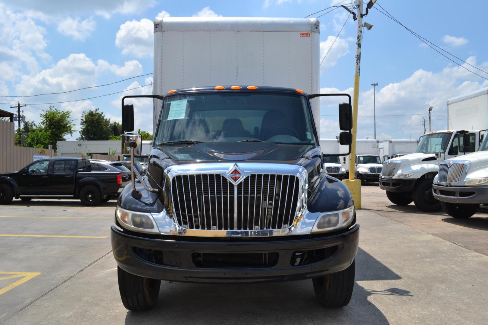 2016 BLACK /GRAY INTERNATIONAL 4300 with an CUMMINS ISB 6.7L 240HP engine, ALLISON 2100HS AUTOMATIC transmission, located at 9172 North Fwy, Houston, TX, 77037, (713) 910-6868, 29.887470, -95.411903 - 25,999 LB GVWR NON CDL, 26FT BOX ,13FT CLEARANCE, HEIGHT 103" X WIDTH 102" , 90 GALLON FUEL TANK, POWER WINDOWS & LOCKS, 3,500 LB CAPACITY ALUMINUM LIFT GATE, EXHAUST BRAKE, COLD A/C - Photo#1