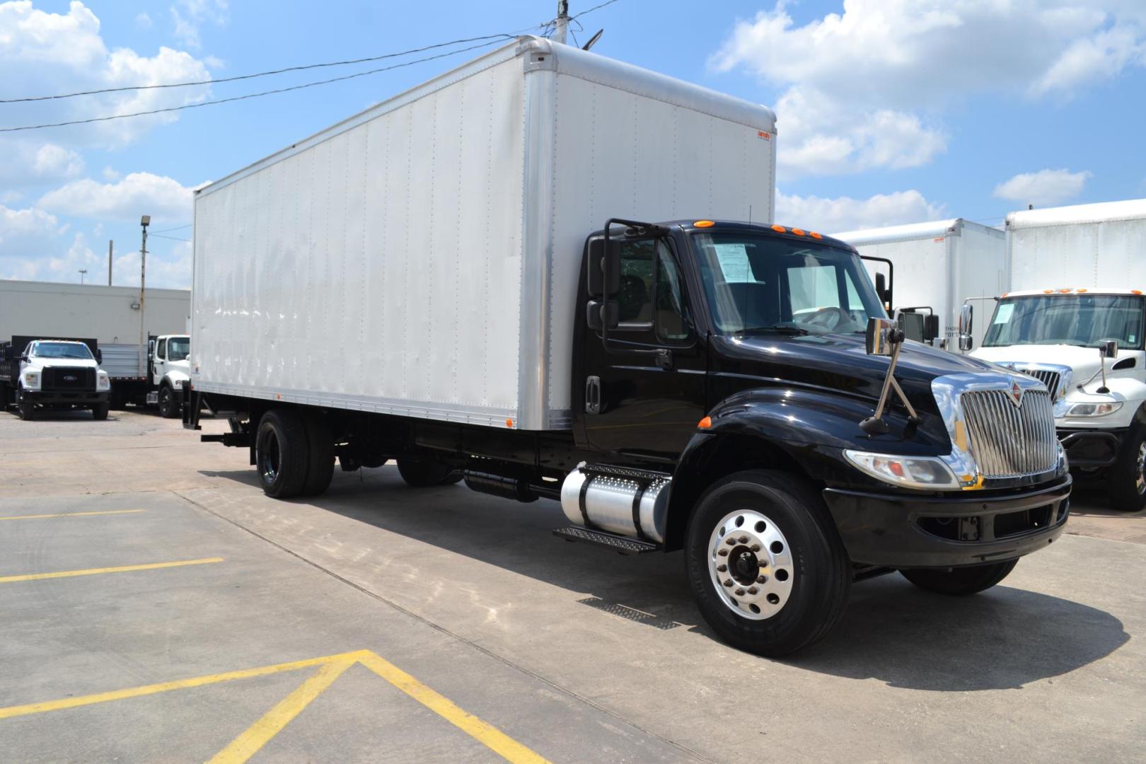 2016 BLACK /GRAY INTERNATIONAL 4300 with an CUMMINS ISB 6.7L 240HP engine, ALLISON 2100HS AUTOMATIC transmission, located at 9172 North Fwy, Houston, TX, 77037, (713) 910-6868, 29.887470, -95.411903 - 25,999 LB GVWR NON CDL, 26FT BOX ,13FT CLEARANCE, HEIGHT 103" X WIDTH 102" , 90 GALLON FUEL TANK, POWER WINDOWS & LOCKS, 3,500 LB CAPACITY ALUMINUM LIFT GATE, EXHAUST BRAKE, COLD A/C - Photo#2