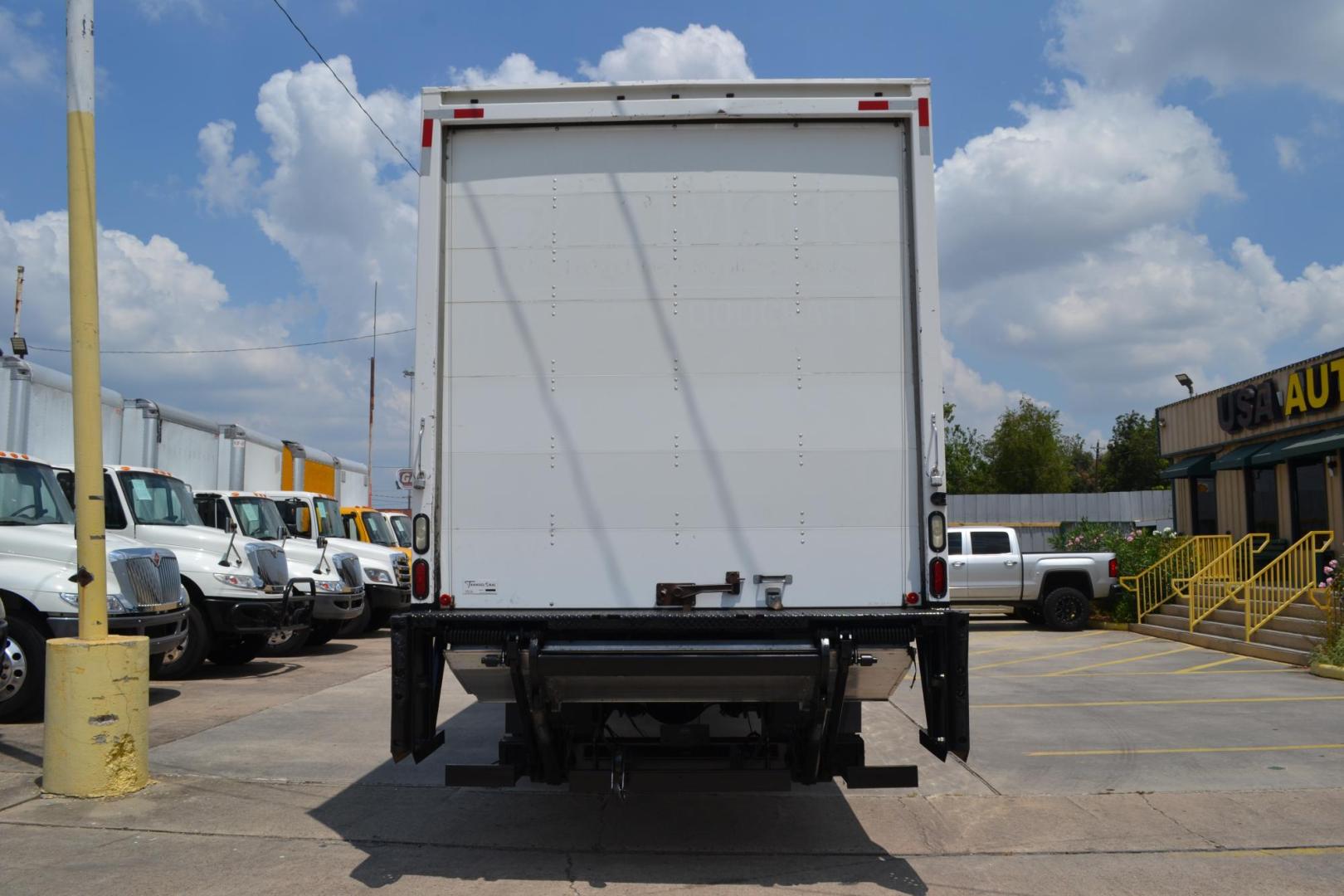 2016 BLACK /GRAY INTERNATIONAL 4300 with an CUMMINS ISB 6.7L 240HP engine, ALLISON 2100HS AUTOMATIC transmission, located at 9172 North Fwy, Houston, TX, 77037, (713) 910-6868, 29.887470, -95.411903 - 25,999 LB GVWR NON CDL, 26FT BOX ,13FT CLEARANCE, HEIGHT 103" X WIDTH 102" , 90 GALLON FUEL TANK, POWER WINDOWS & LOCKS, 3,500 LB CAPACITY ALUMINUM LIFT GATE, EXHAUST BRAKE, COLD A/C - Photo#5