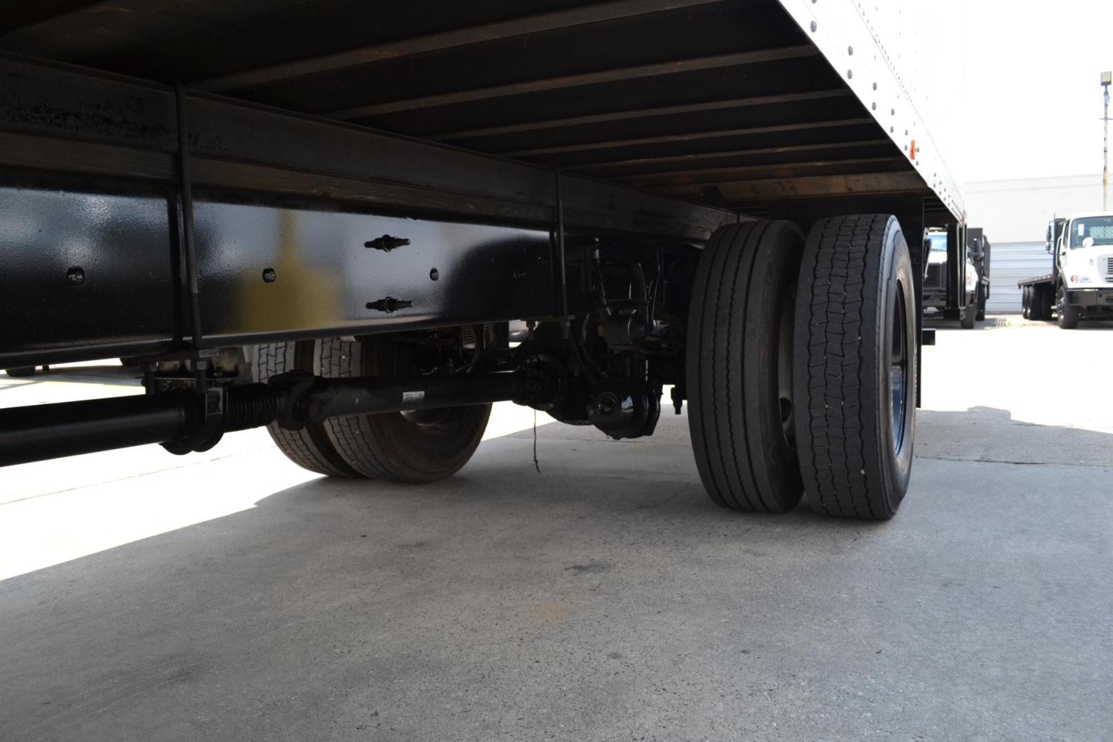 2016 BLACK /GRAY INTERNATIONAL 4300 with an CUMMINS ISB 6.7L 240HP engine, ALLISON 2100HS AUTOMATIC transmission, located at 9172 North Fwy, Houston, TX, 77037, (713) 910-6868, 29.887470, -95.411903 - 25,999 LB GVWR NON CDL, 26FT BOX ,13FT CLEARANCE, HEIGHT 103" X WIDTH 102" , 90 GALLON FUEL TANK, POWER WINDOWS & LOCKS, 3,500 LB CAPACITY ALUMINUM LIFT GATE, EXHAUST BRAKE, COLD A/C - Photo#8