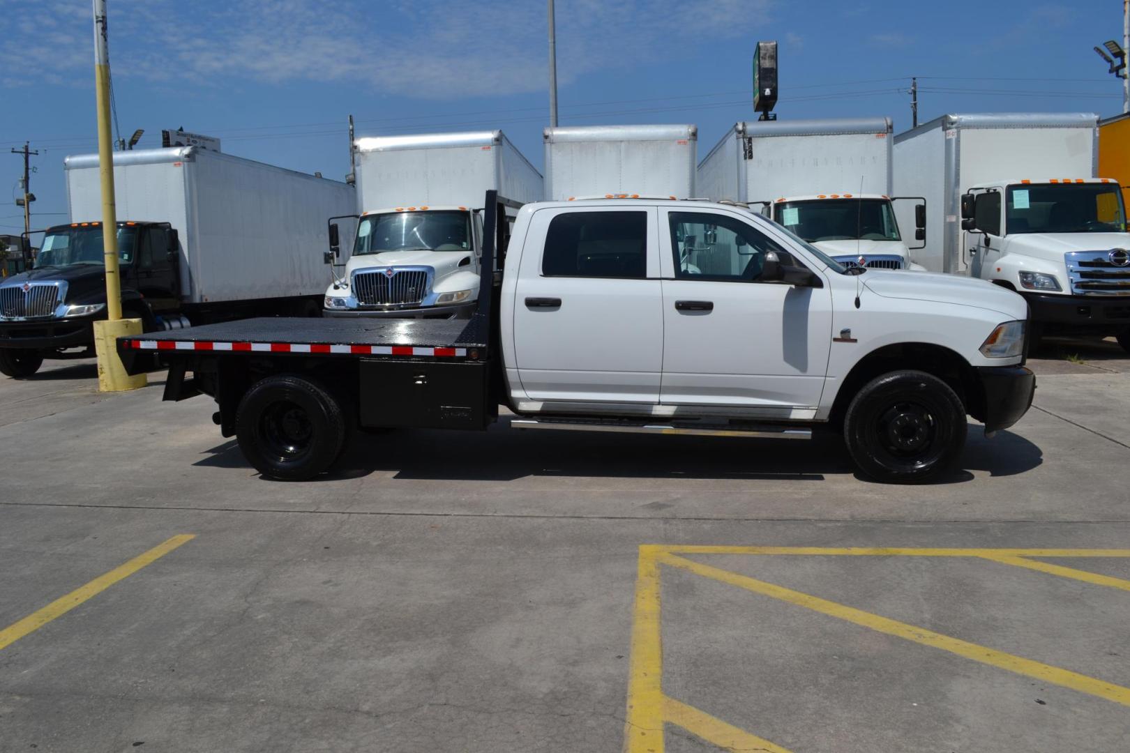 2018 WHITE /GRAY RAM 3500 , located at 9172 North Fwy, Houston, TX, 77037, (713) 910-6868, 29.887470, -95.411903 - Photo#3