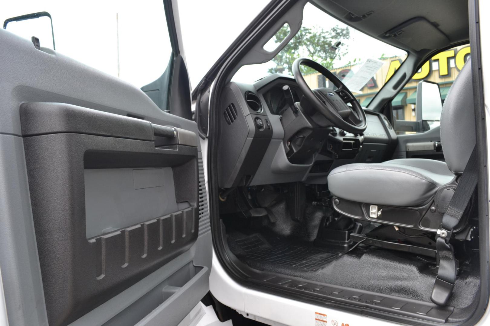 2017 WHITE /GRAY Ford F650 with an TRITON 6.8L V10 320HP engine, TORQSHIFT 6SPD AUTOMATIC transmission, located at 9172 North Fwy, Houston, TX, 77037, (713) 910-6868, 29.887470, -95.411903 - 26,000 LB GVWR NON CDL, 24FT FLATBED , 102" WIDE, 2,500 LB CAPACITY LIFT GATE, 50 GALLON FUEL TANK, SLIDING STRAP WINCHES, SPRING RIDE, POWER WINDOWS & LOCKS, WB: 260", RATIO: 3.91, HYDRAULIC BRAKES, - Photo#12