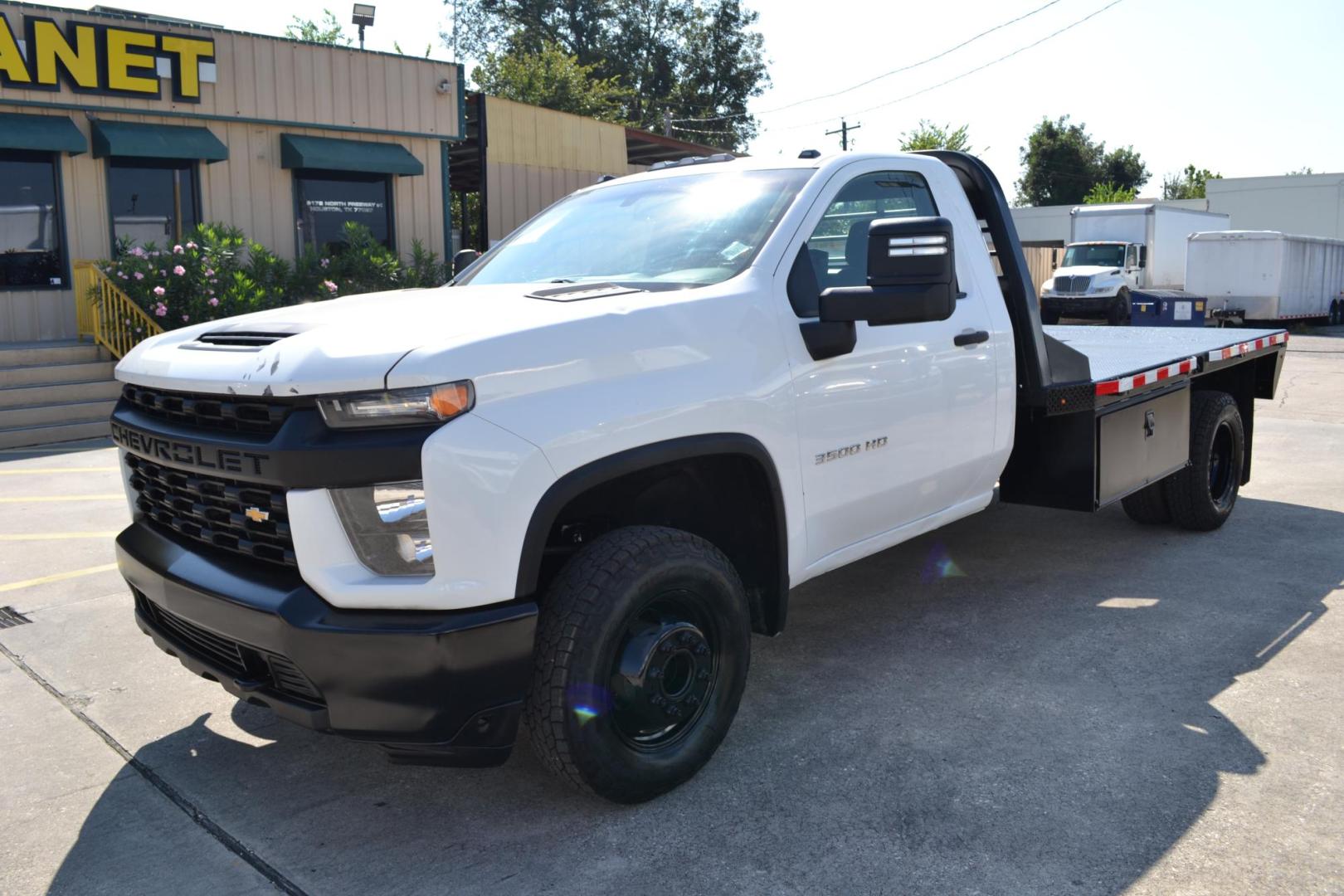 2020 WHITE /GRAY CHEVROLET 3500 (1GB3WRE70LF) with an VORTEC 6.6L V8 engine, AUTOMATIC transmission, located at 9172 North Fwy, Houston, TX, 77037, (713) 910-6868, 29.887470, -95.411903 - 14,000 LB GVWR, 4X2, 11 FT FLATBED, 98" WIDE, GOOSENECK/BUMPER PULL HITCH, 2 X TOOL BOXES, POWER WINDOWS, LOCKS, & MIRRORS - Photo#0