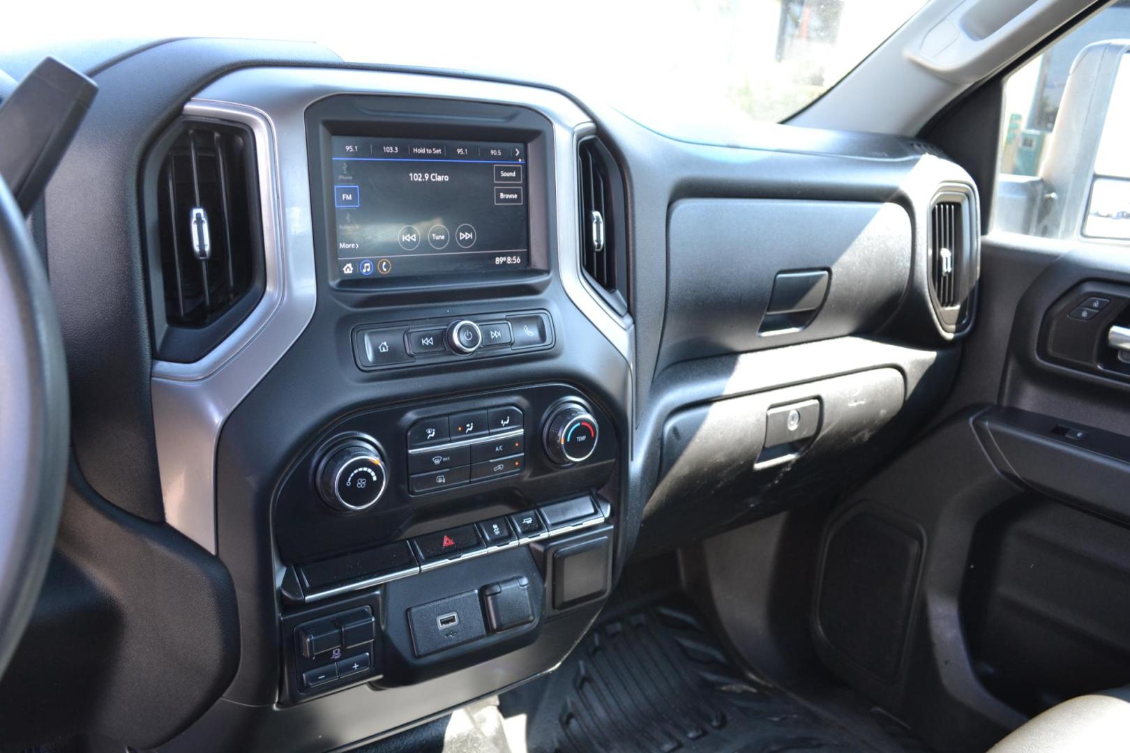 2020 WHITE /GRAY CHEVROLET 3500 (1GB3WRE70LF) with an VORTEC 6.6L V8 engine, AUTOMATIC transmission, located at 9172 North Fwy, Houston, TX, 77037, (713) 910-6868, 29.887470, -95.411903 - 14,000 LB GVWR, 4X2, 11 FT FLATBED, 98" WIDE, GOOSENECK/BUMPER PULL HITCH, 2 X TOOL BOXES, POWER WINDOWS, LOCKS, & MIRRORS - Photo#14