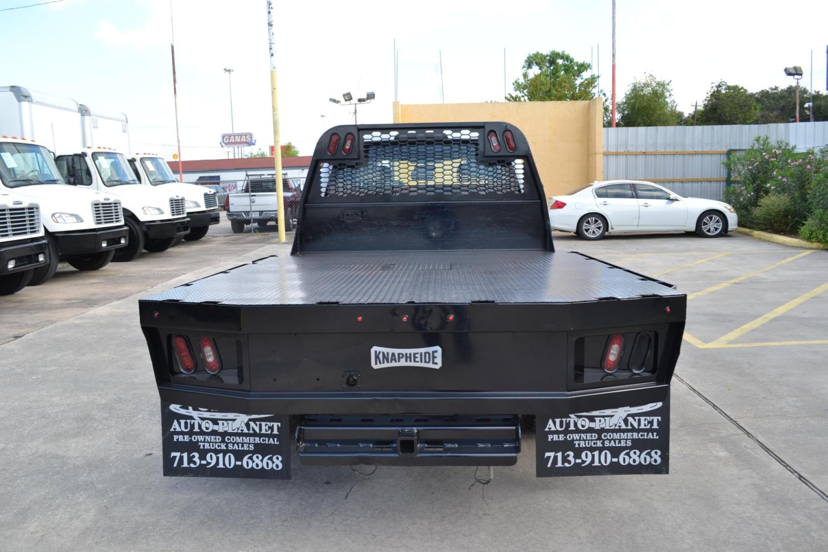 2018 WHITE /GRAY Ford F-350 with an POWERSTROKE 6.7L DIESEL engine, AUTOMATIC transmission, located at 9172 North Fwy, Houston, TX, 77037, (713) 910-6868, 29.887470, -95.411903 - Photo#5