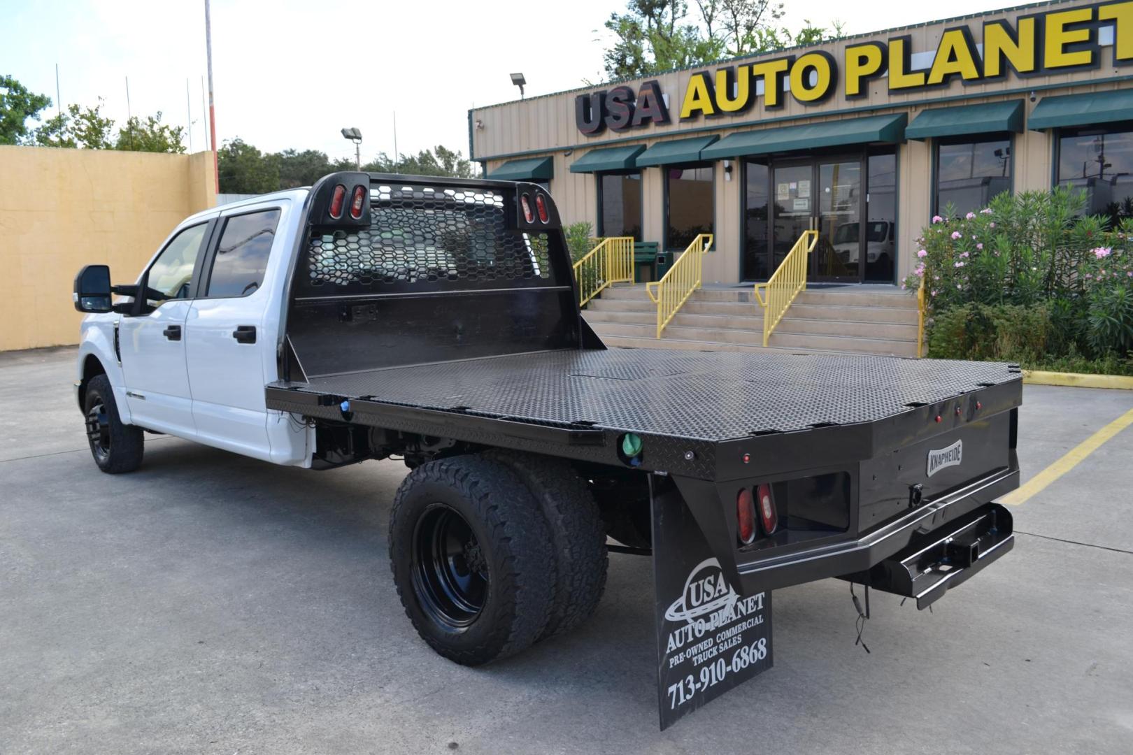 2018 WHITE /GRAY Ford F-350 with an POWERSTROKE 6.7L DIESEL engine, AUTOMATIC transmission, located at 9172 North Fwy, Houston, TX, 77037, (713) 910-6868, 29.887470, -95.411903 - Photo#6