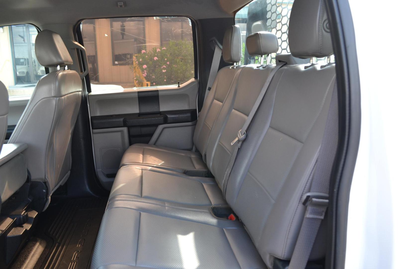 2018 WHITE /GRAY Ford F-350 with an POWERSTROKE 6.7L DIESEL engine, AUTOMATIC transmission, located at 9172 North Fwy, Houston, TX, 77037, (713) 910-6868, 29.887470, -95.411903 - Photo#8