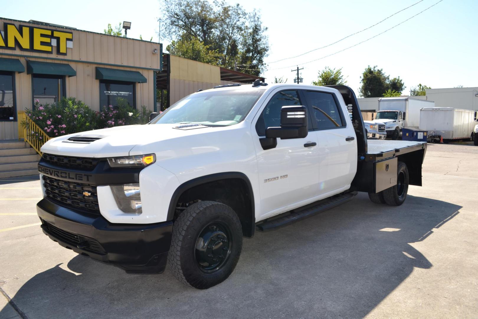 2021 WHITE /GRAY CHEVROLET 3500 with an DURAMX 6.6 L TURBO DIESEL engine, AUTOMATIC transmission, located at 9172 North Fwy, Houston, TX, 77037, (713) 910-6868, 29.887470, -95.411903 - Photo#0