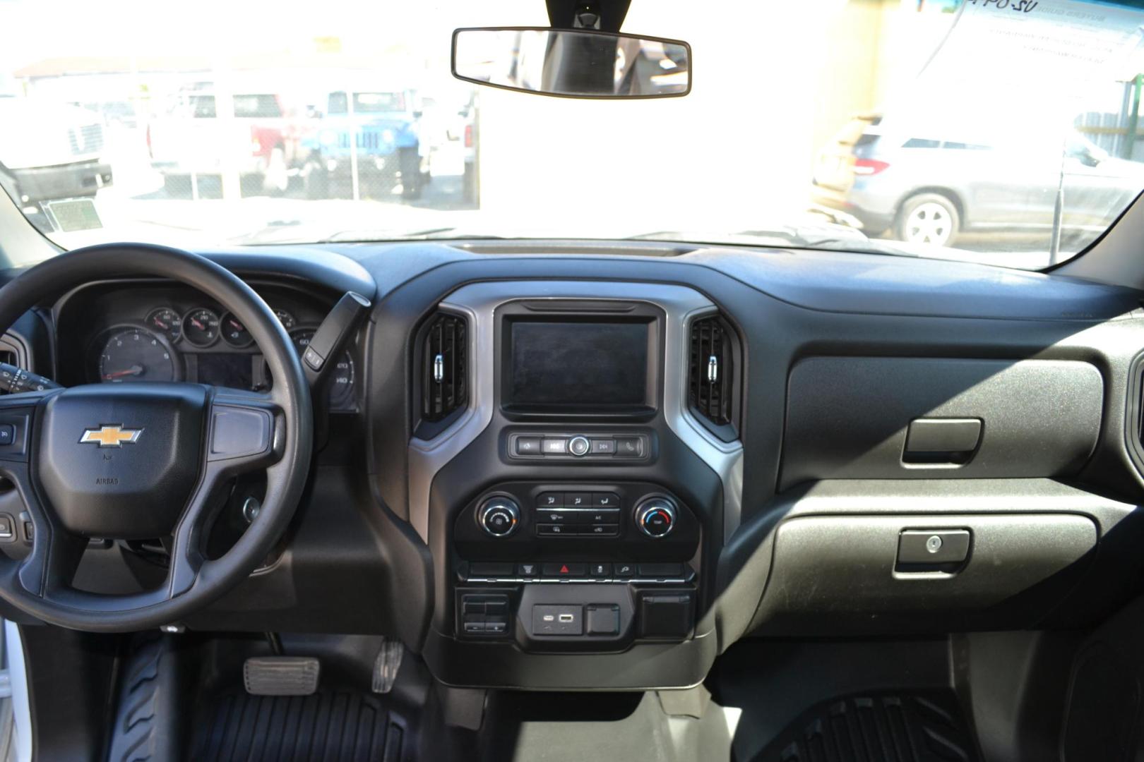 2021 WHITE /GRAY CHEVROLET 3500 with an DURAMX 6.6 L TURBO DIESEL engine, AUTOMATIC transmission, located at 9172 North Fwy, Houston, TX, 77037, (713) 910-6868, 29.887470, -95.411903 - Photo#11