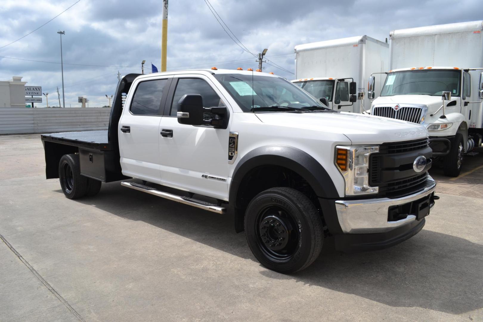 2019 WHITE /GRAY Ford F-450 with an POWERSTROKE 6.7L DIESEL engine, AUTOMATIC transmission, located at 9172 North Fwy, Houston, TX, 77037, (713) 910-6868, 29.887470, -95.411903 - 16,500LB GVWR, WB: 179", RATIO:4.10, CREW CAB, 4X4, 9FT FLATBED, 96" WIDE, GOOSENECK/BUMPER PULL HITCH, REVERSE CAMERA , POWER WINDOWS, LOCKS, & MIRRORS - Photo#2