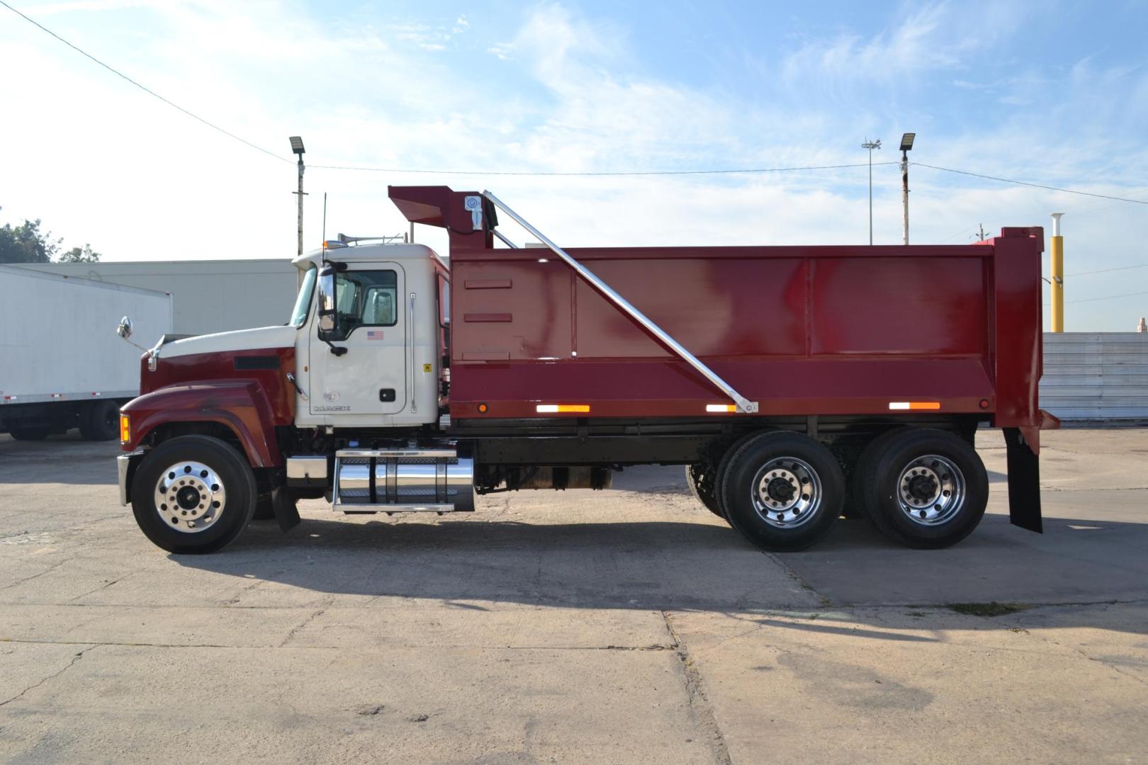 2013 RED /GRAY MACK CHU613 with an MACK MP8 12.8L 505HP engine, MAXITORQUE 18SPD MANUAL transmission, located at 9172 North Fwy, Houston, TX, 77037, (713) 910-6868, 29.887470, -95.411903 - BRAND NEW 17.5FT DUMP BODY, 14K FRONT, 40K REARS, AIR RIDE, FULL LOCKERS, ENGINE BRAKE, WB: 238", RATIO: 3.98, ALUMINUM WHEELS, ELECTRIC TARP, 11R24.5, 175 GALLON FUEL CAPACITY, POWER WINDOWS, LOCKS, & MIRRORS, COLD A/C, FLEET MAINTAINED - Photo#3