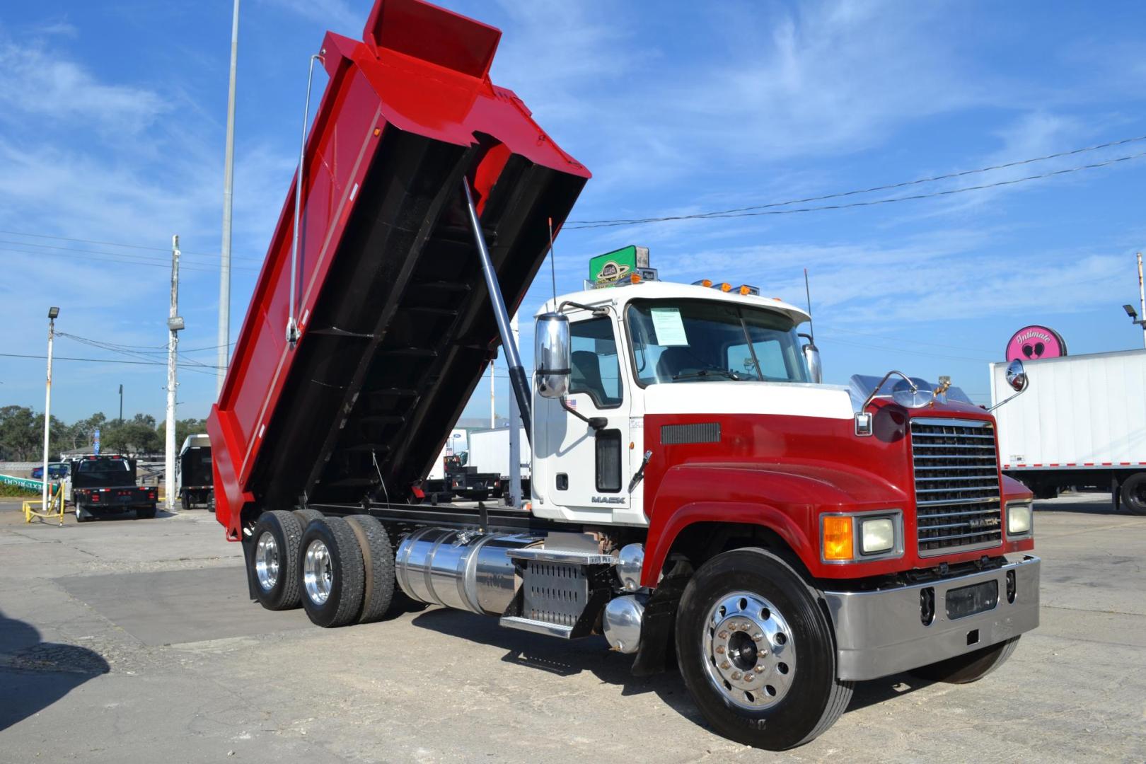 2013 RED /GRAY MACK CHU613 with an MACK MP8 12.8L 505HP engine, MAXITORQUE 18SPD MANUAL transmission, located at 9172 North Fwy, Houston, TX, 77037, (713) 910-6868, 29.887470, -95.411903 - BRAND NEW 17.5FT DUMP BODY, 14K FRONT, 40K REARS, AIR RIDE, FULL LOCKERS, ENGINE BRAKE, WB: 238", RATIO: 3.98, ALUMINUM WHEELS, ELECTRIC TARP, 11R24.5, 175 GALLON FUEL CAPACITY, POWER WINDOWS, LOCKS, & MIRRORS, COLD A/C, FLEET MAINTAINED - Photo#7