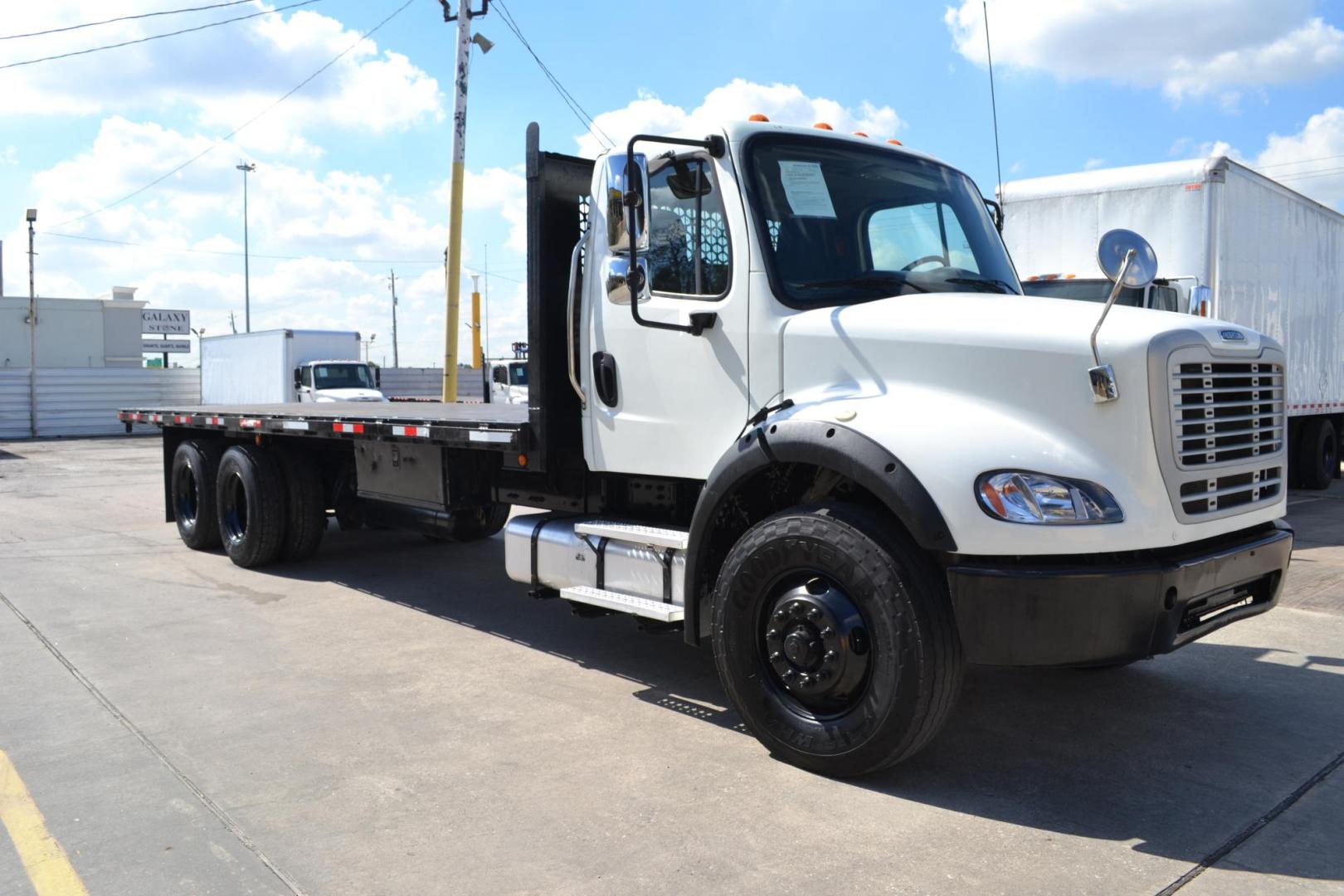 2018 WHITE /BLACK FREIGHTLINER M2-112 with an CUMMINS L9 8.9L 370HP engine, EATON FULLER 10SPD MANUAL transmission, located at 9172 North Fwy, Houston, TX, 77037, (713) 910-6868, 29.887470, -95.411903 - 16K FRONT AXLE, 40K REAR AXLE, 26FT FLATBED , 102" WIDE, TANDEM AXLE, AIR RIDE, EXHAUST BRAKE, FULL LOCKERS, WB: 270", RATIO: 3.55, DUAL 60 GALLON FUEL TANKS, 6 X SLIDING WINCH STRAPS - Photo#2