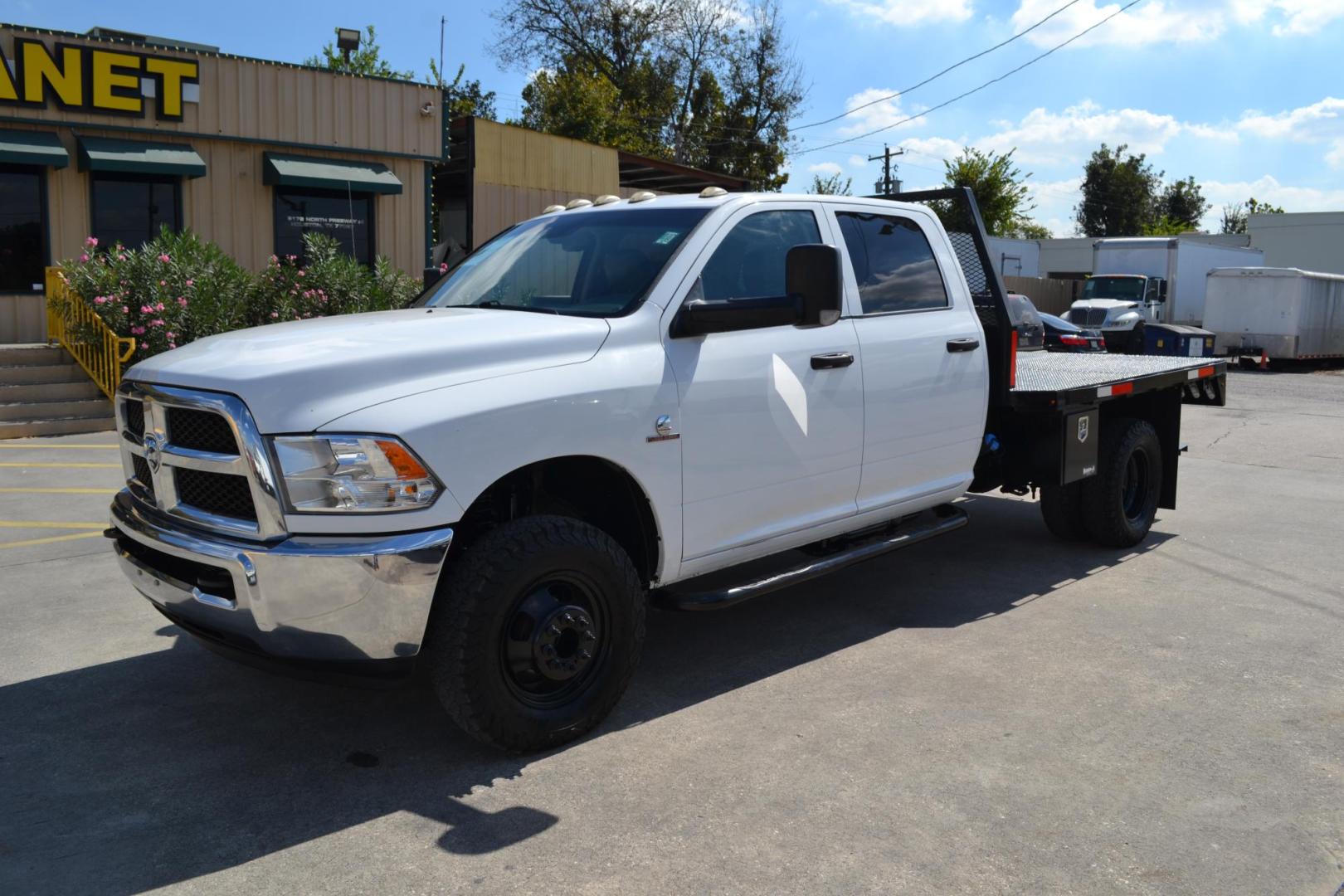 2017 WHITE /BLACK RAM 3500 with an CUMMINS 6.7L TURBO DIESEL engine, AISIN A465 6SPD AUTOMATIC transmission, located at 9172 North Fwy, Houston, TX, 77037, (713) 910-6868, 29.887470, -95.411903 - Photo#0