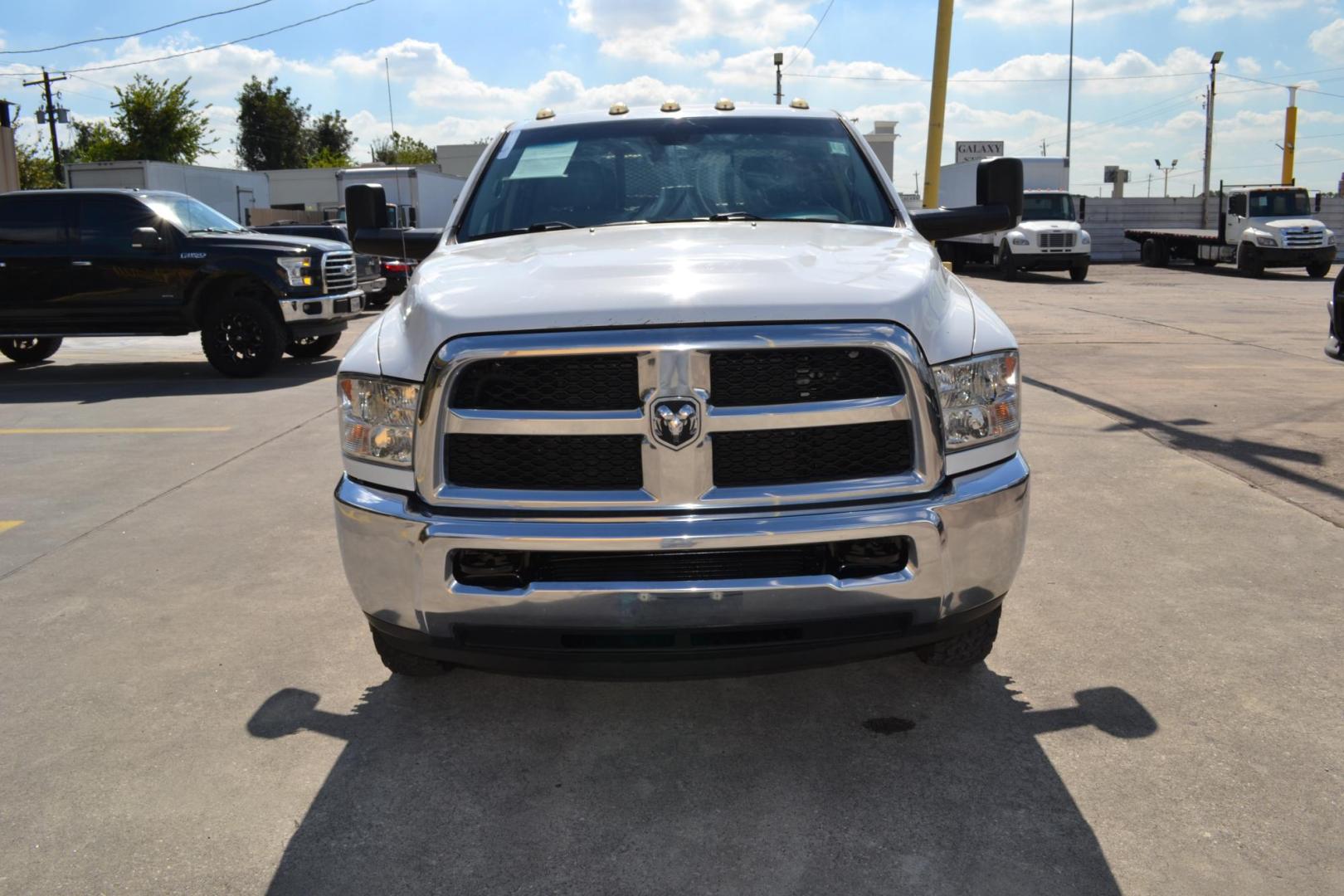 2017 WHITE /BLACK RAM 3500 with an CUMMINS 6.7L TURBO DIESEL engine, AISIN A465 6SPD AUTOMATIC transmission, located at 9172 North Fwy, Houston, TX, 77037, (713) 910-6868, 29.887470, -95.411903 - Photo#1