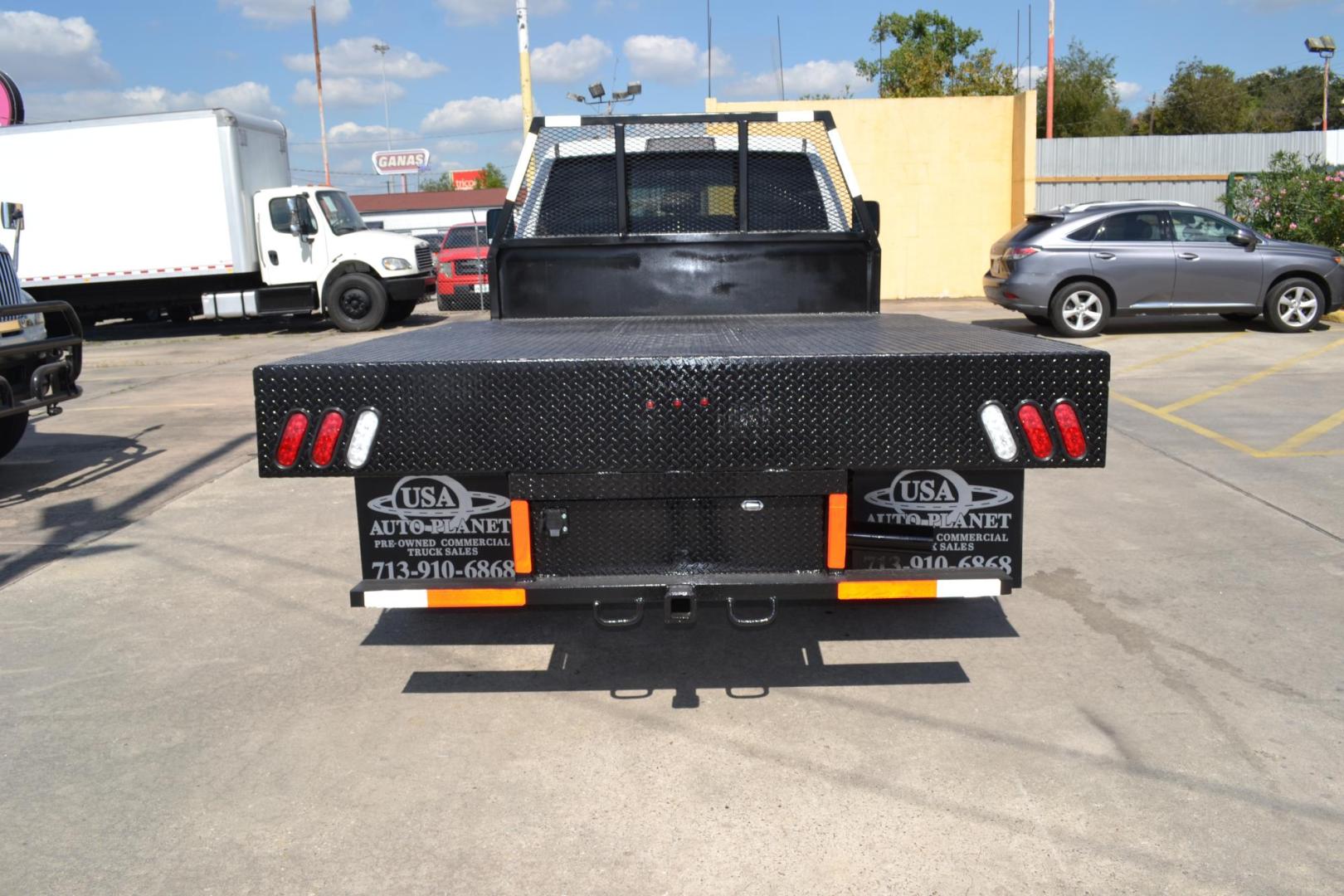 2017 WHITE /BLACK RAM 3500 with an CUMMINS 6.7L TURBO DIESEL engine, AISIN A465 6SPD AUTOMATIC transmission, located at 9172 North Fwy, Houston, TX, 77037, (713) 910-6868, 29.887470, -95.411903 - Photo#5