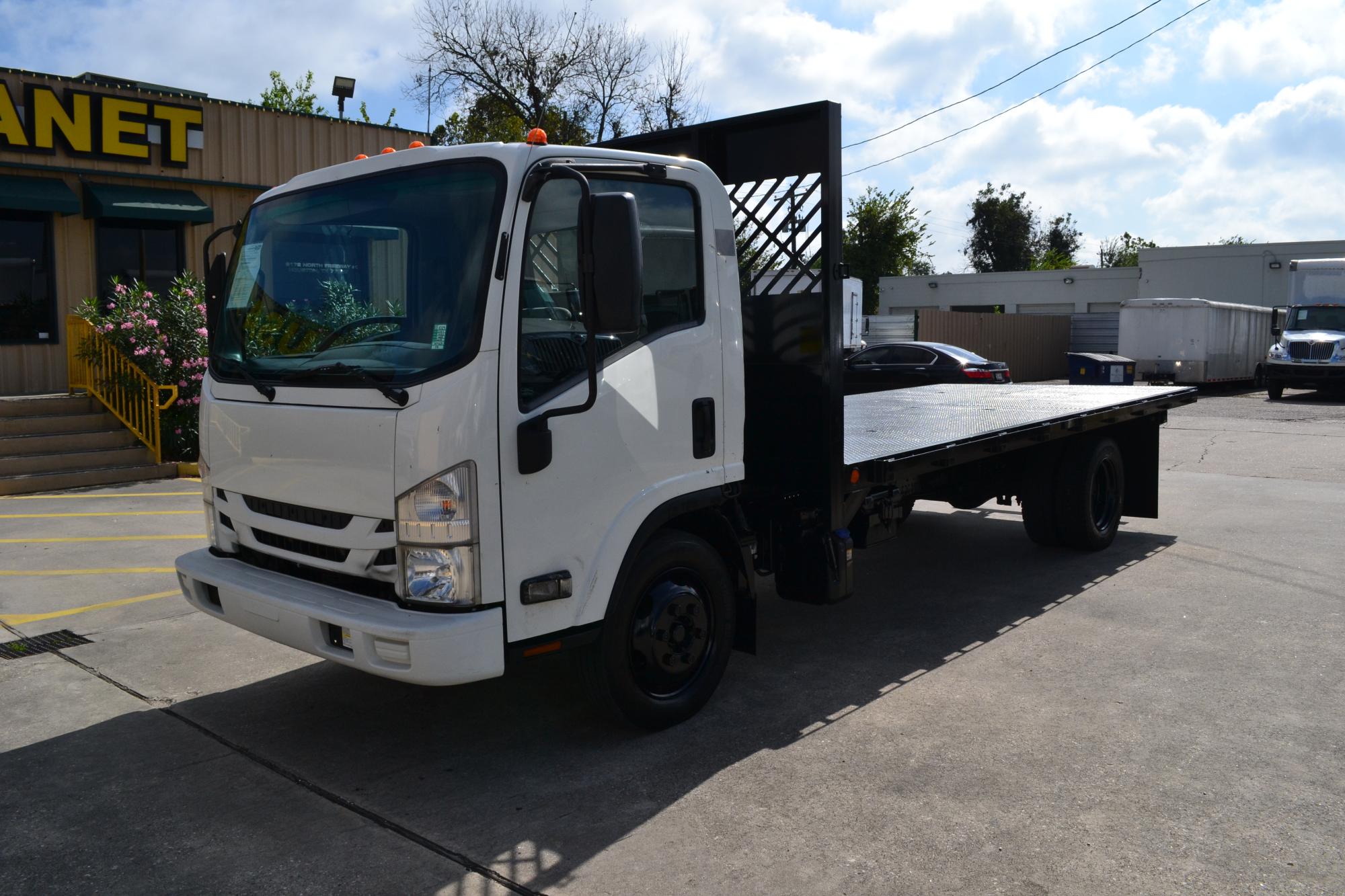 photo of 2017 ISUZU NRR 18FT FLATBED 