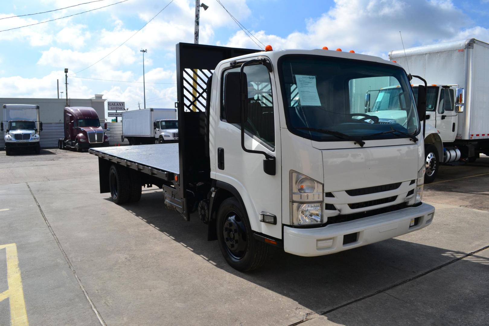 2017 WHITE /GRAY ISUZU NRR with an 4HK1TC 5.2L TURBO-CHARGED DIESEL engine, AUTOMATIC transmission, located at 9172 North Fwy, Houston, TX, 77037, (713) 910-6868, 29.887470, -95.411903 - 19,500 GVWR, 18FT FLATBED, 98" WIDE, EXHAUST BRAKE, POWER WINDOWS & LOCKS, COLD A/C - Photo#2