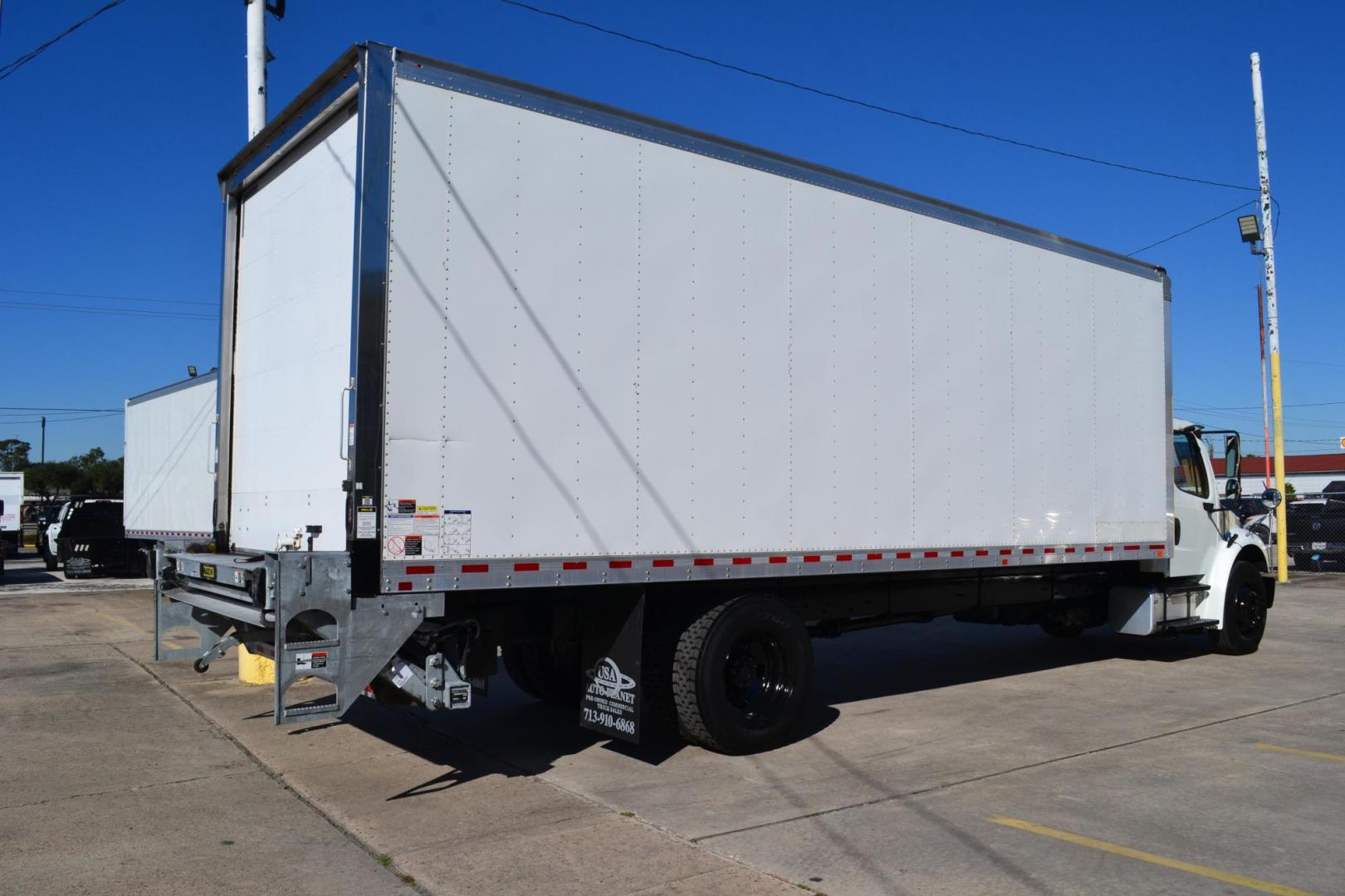 2021 WHITE /BLACK FREIGHTLINER M2-106 with an CUMMINS B6.7L 260HP engine, ALLISON 2100RDS AUTOMATIC transmission, located at 9172 North Fwy, Houston, TX, 77037, (713) 910-6868, 29.887470, -95.411903 - Photo#4