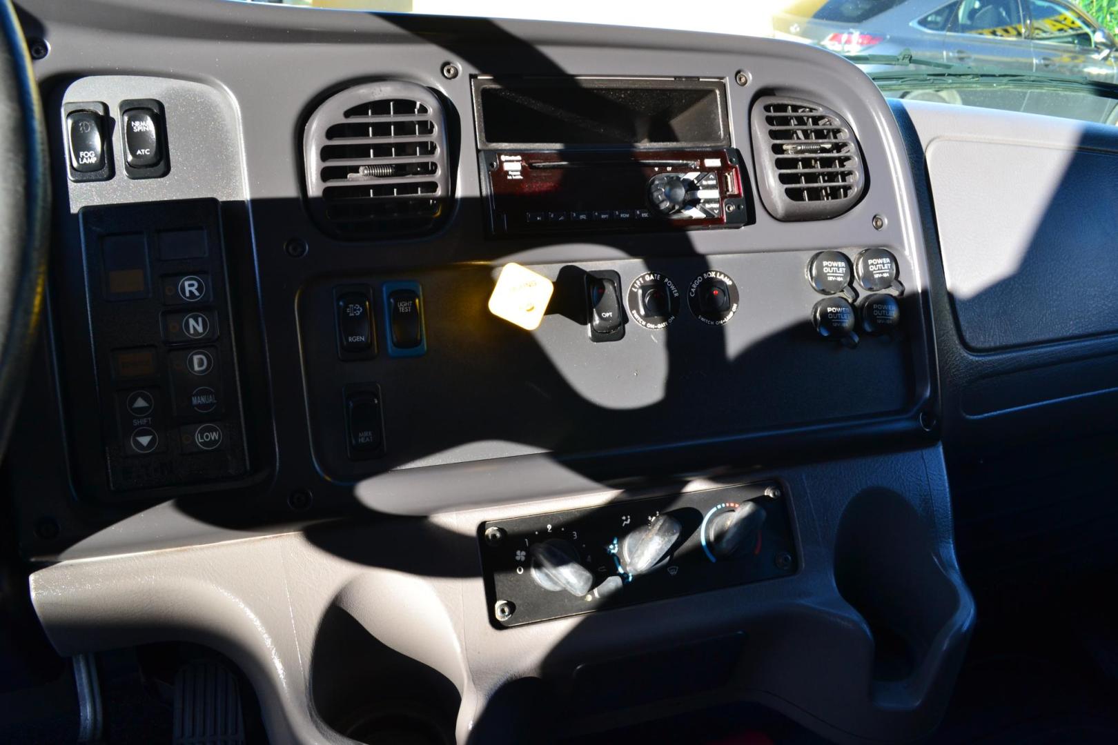 2018 WHITE /BLACK FREIGHTLINER M2-106 with an CUMMINS B6.7L 260HP engine, EATON FULLER PROCISION AUTOMATIC transmission, located at 9172 North Fwy, Houston, TX, 77037, (713) 910-6868, 29.887470, -95.411903 - Photo#19