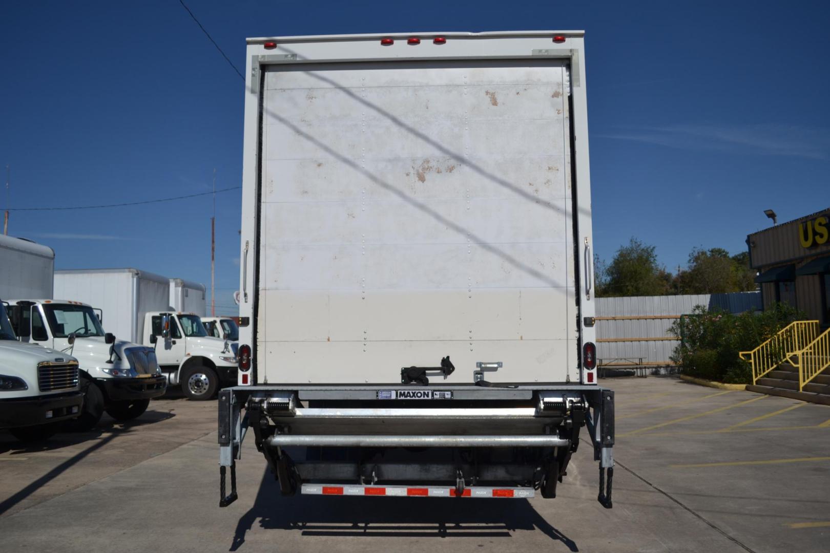 2021 WHITE /BLACK FREIGHTLINER M2-106 with an CUMMINS B6.7L 240HP engine, ALLISON 2100RDS AUTOMATIC transmission, located at 9172 North Fwy, Houston, TX, 77037, (713) 910-6868, 29.887470, -95.411903 - Photo#5