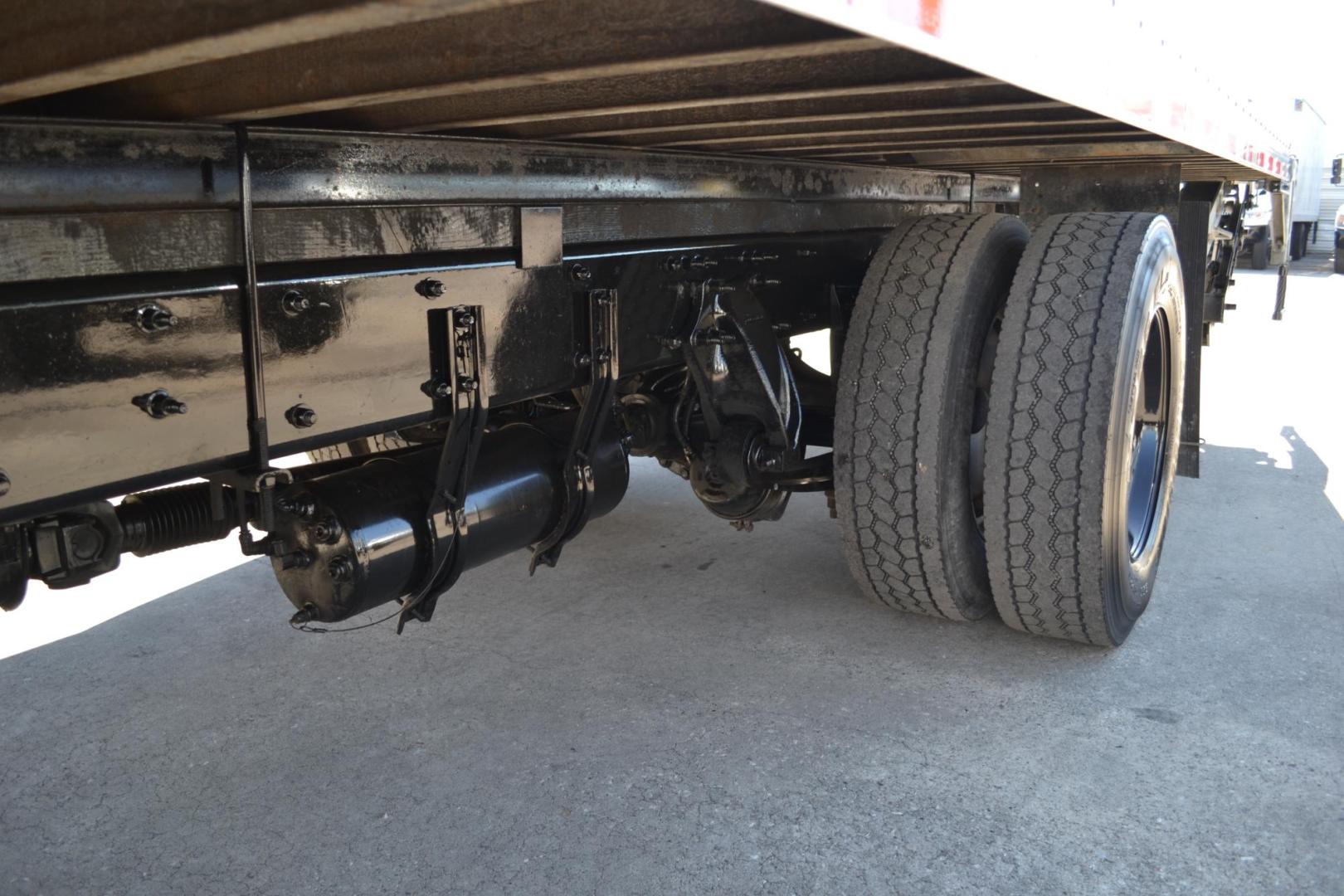 2021 WHITE /BLACK FREIGHTLINER M2-106 with an CUMMINS B6.7L 240HP engine, ALLISON 2100RDS AUTOMATIC transmission, located at 9172 North Fwy, Houston, TX, 77037, (713) 910-6868, 29.887470, -95.411903 - Photo#8