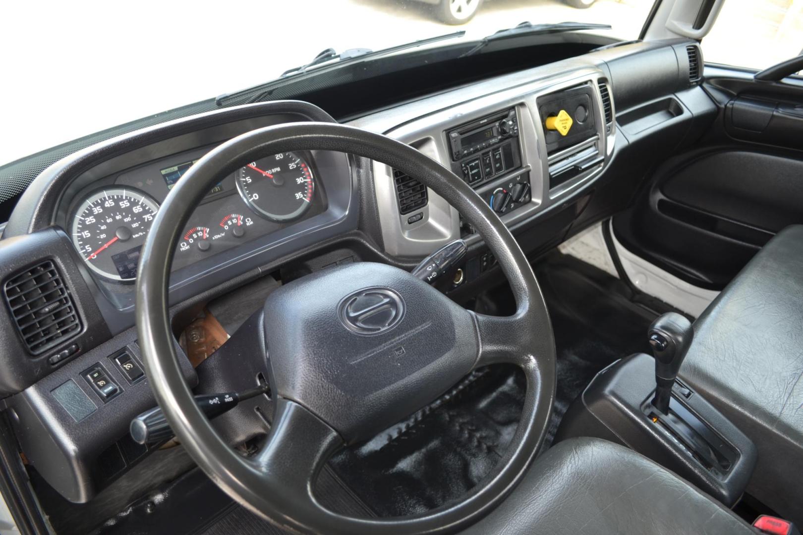 2019 WHITE /BLACK HINO 268 with an JO8E-VB 8.0L 260HP engine, ALLISON 2500RDS AUTOMATIC transmission, located at 9172 North Fwy, Houston, TX, 77037, (713) 910-6868, 29.887470, -95.411903 - 25,950 LB GVWR NON CDL, 24 FT FLATBED, 100" WIDE, AIR RIDE SUSPENSION, EXHAUST BRAKE, 90 GALLON FUEL TANK, POWER WINDOWS, LOCKS, & MIRRORS - Photo#13