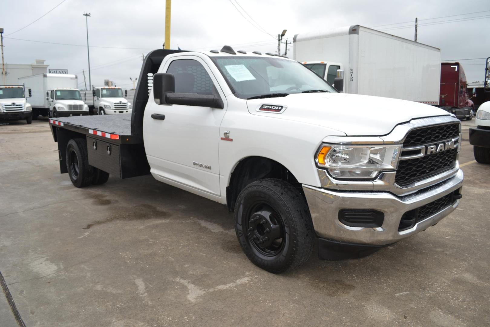 2020 WHITE /BLACK RAM 3500 with an CUMMINS 6.7L TURBO DIESEL engine, AISIN A465 6SPD AUTOMATIC transmission, located at 9172 North Fwy, Houston, TX, 77037, (713) 910-6868, 29.887470, -95.411903 - 11FT FLATBED, GOOSENECK/ BUMPER PULL HITCH, 2 X TOOL BOXES, 4X4, EXHAUST BRAKE, POWER WINDOWS, LOCKS, & MIRRORS, COLD A/C - Photo#2