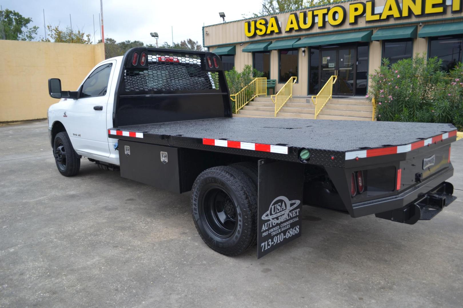 2020 WHITE /BLACK RAM 3500 with an CUMMINS 6.7L TURBO DIESEL engine, AISIN A465 6SPD AUTOMATIC transmission, located at 9172 North Fwy, Houston, TX, 77037, (713) 910-6868, 29.887470, -95.411903 - 11FT FLATBED, GOOSENECK/ BUMPER PULL HITCH, 2 X TOOL BOXES, 4X4, EXHAUST BRAKE, POWER WINDOWS, LOCKS, & MIRRORS, COLD A/C - Photo#6