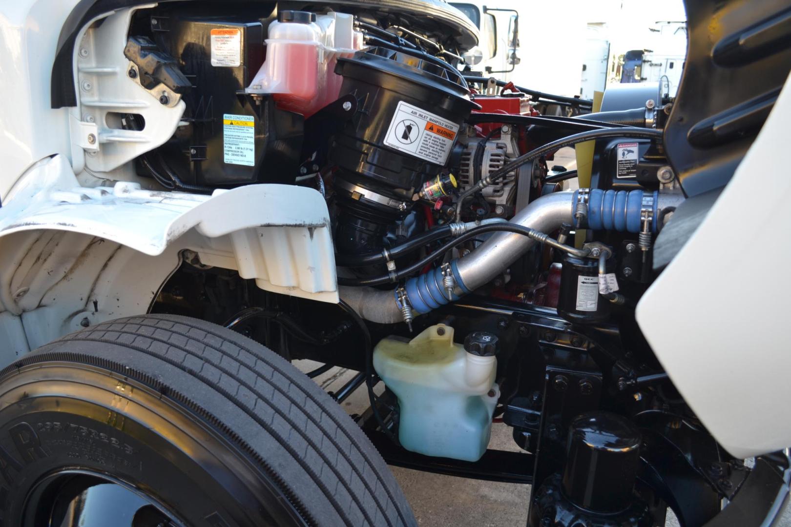 2018 WHITE /BLACK FREIGHTLINER M2-106 with an CUMMINS B6.7L 240HP engine, ALLISON 2500RDS AUTOMATIC transmission, located at 9172 North Fwy, Houston, TX, 77037, (713) 910-6868, 29.887470, -95.411903 - 26,000 LB GVWR NON CDL, MORGAN 26FT BOX, HEIGHT 103" X WIDTH 102", WALTCO 3,000 LB CAPACITY ALUMINUM LIFT GATE, AIR RIDE SUSPENSION,. DUAL 50 GALLON FUEL TANKS, POWER LOCKS & WINDOWS, - Photo#14