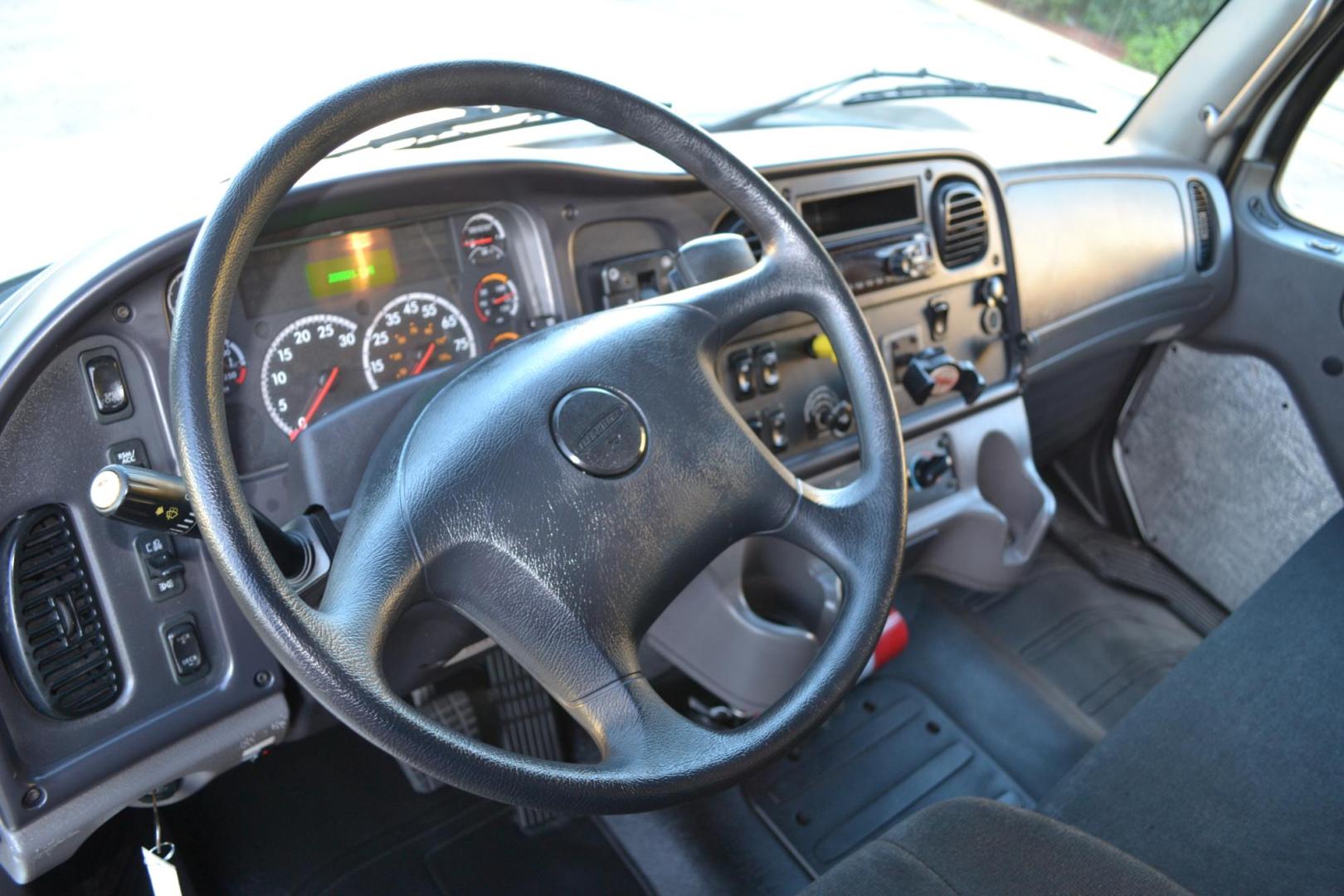 2018 WHITE /BLACK FREIGHTLINER M2-106 with an CUMMINS B6.7L 240HP engine, ALLISON 2500RDS AUTOMATIC transmission, located at 9172 North Fwy, Houston, TX, 77037, (713) 910-6868, 29.887470, -95.411903 - 26,000 LB GVWR NON CDL, MORGAN 26FT BOX, HEIGHT 103" X WIDTH 102", WALTCO 3,000 LB CAPACITY ALUMINUM LIFT GATE, AIR RIDE SUSPENSION,. DUAL 50 GALLON FUEL TANKS, POWER LOCKS & WINDOWS, - Photo#16