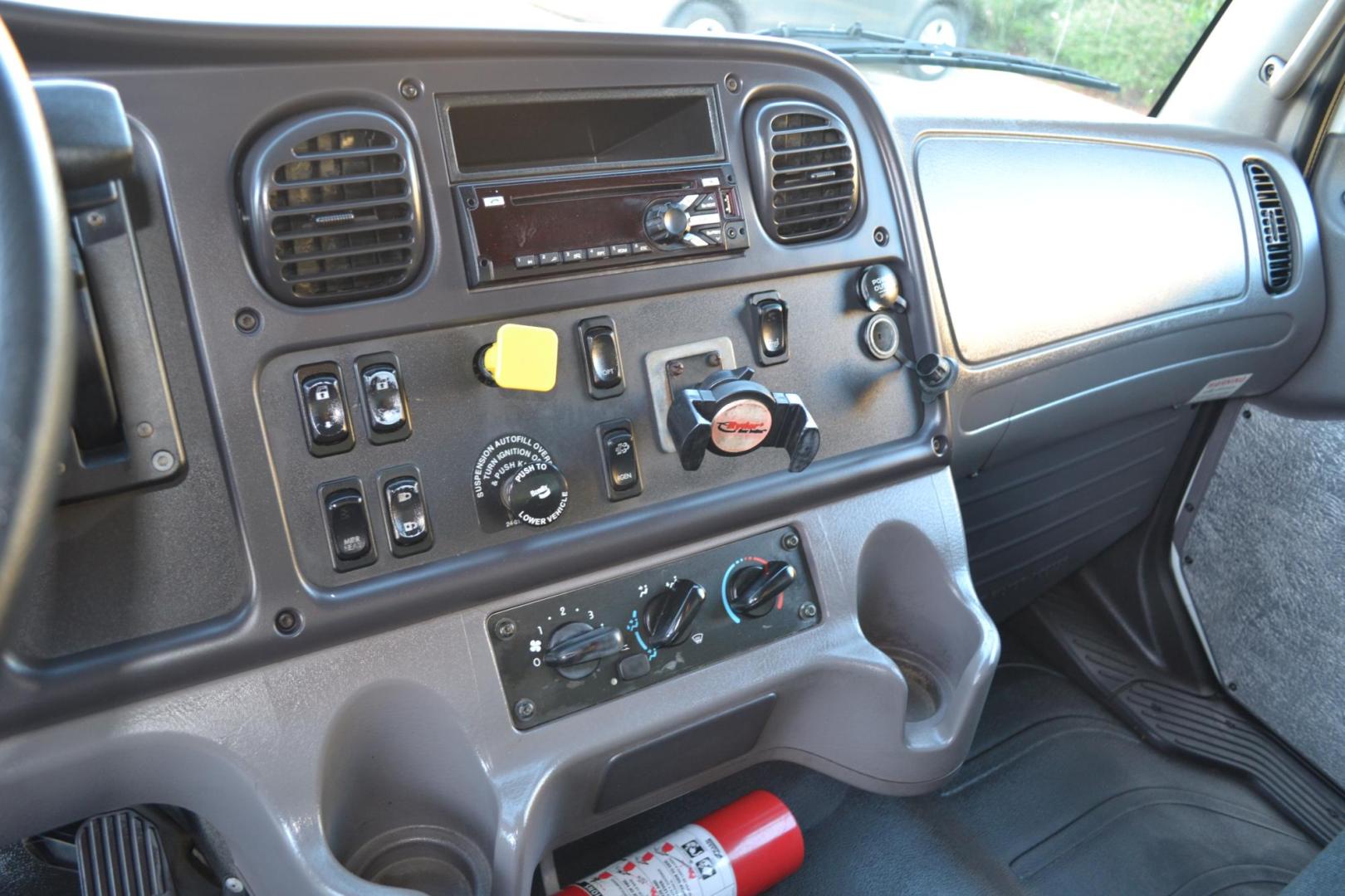 2018 WHITE /BLACK FREIGHTLINER M2-106 with an CUMMINS B6.7L 240HP engine, ALLISON 2500RDS AUTOMATIC transmission, located at 9172 North Fwy, Houston, TX, 77037, (713) 910-6868, 29.887470, -95.411903 - 26,000 LB GVWR NON CDL, MORGAN 26FT BOX, HEIGHT 103" X WIDTH 102", WALTCO 3,000 LB CAPACITY ALUMINUM LIFT GATE, AIR RIDE SUSPENSION,. DUAL 50 GALLON FUEL TANKS, POWER LOCKS & WINDOWS, - Photo#18